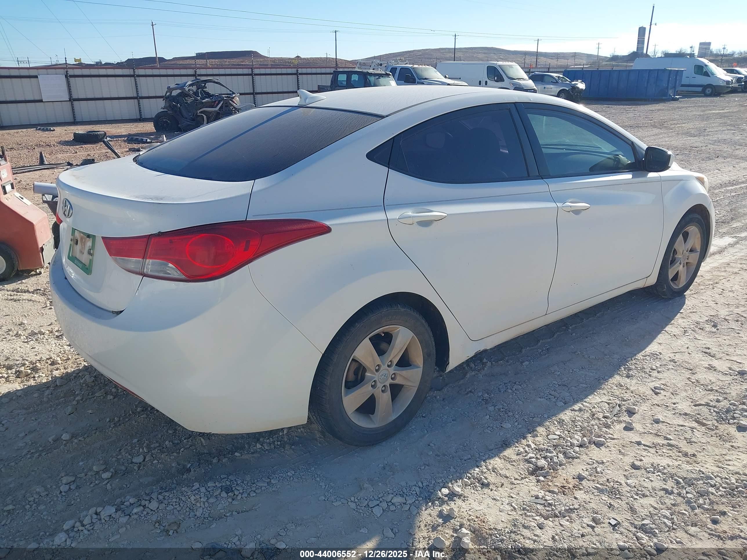 HYUNDAI ELANTRA image 4