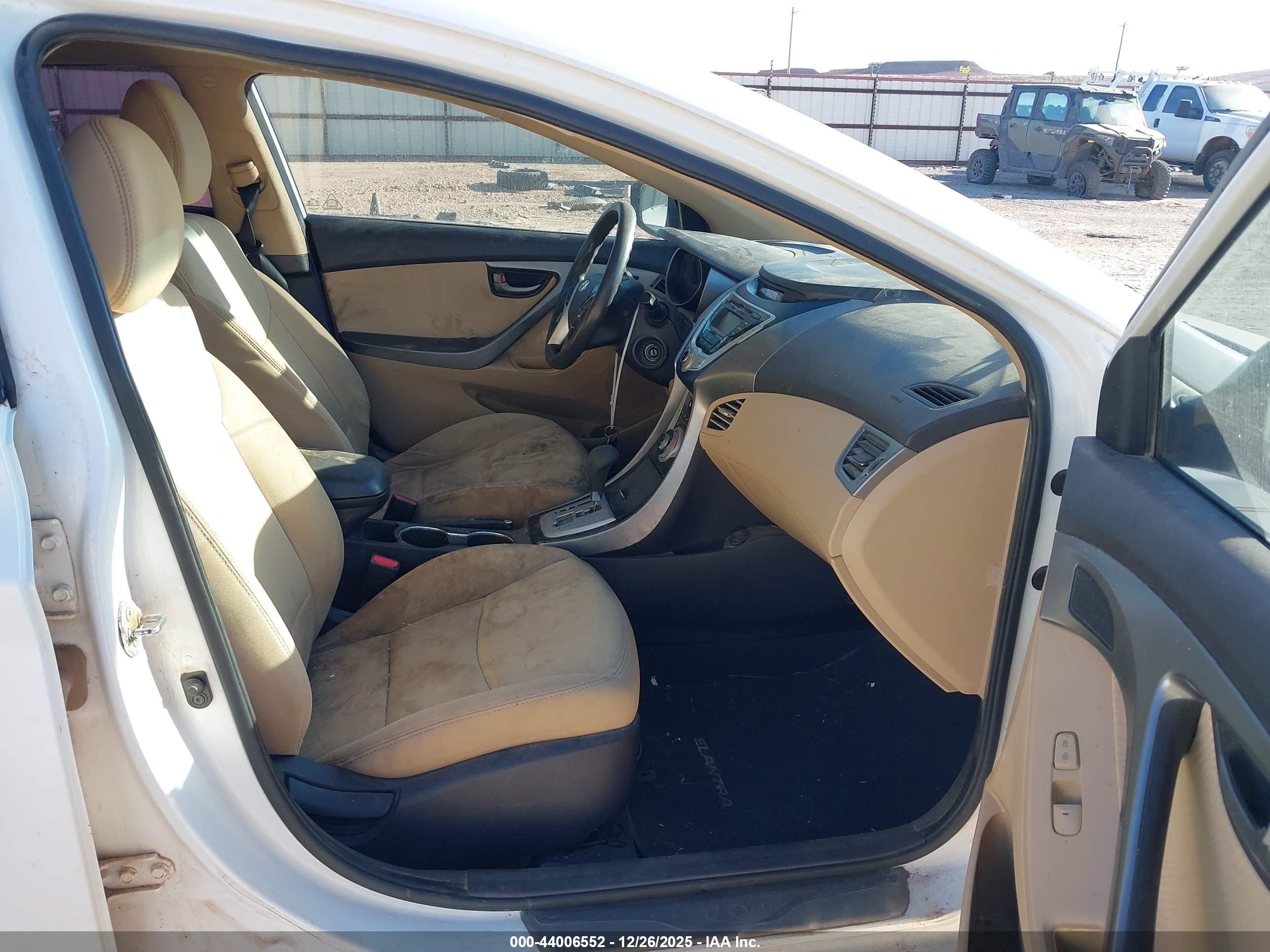 HYUNDAI ELANTRA image 5