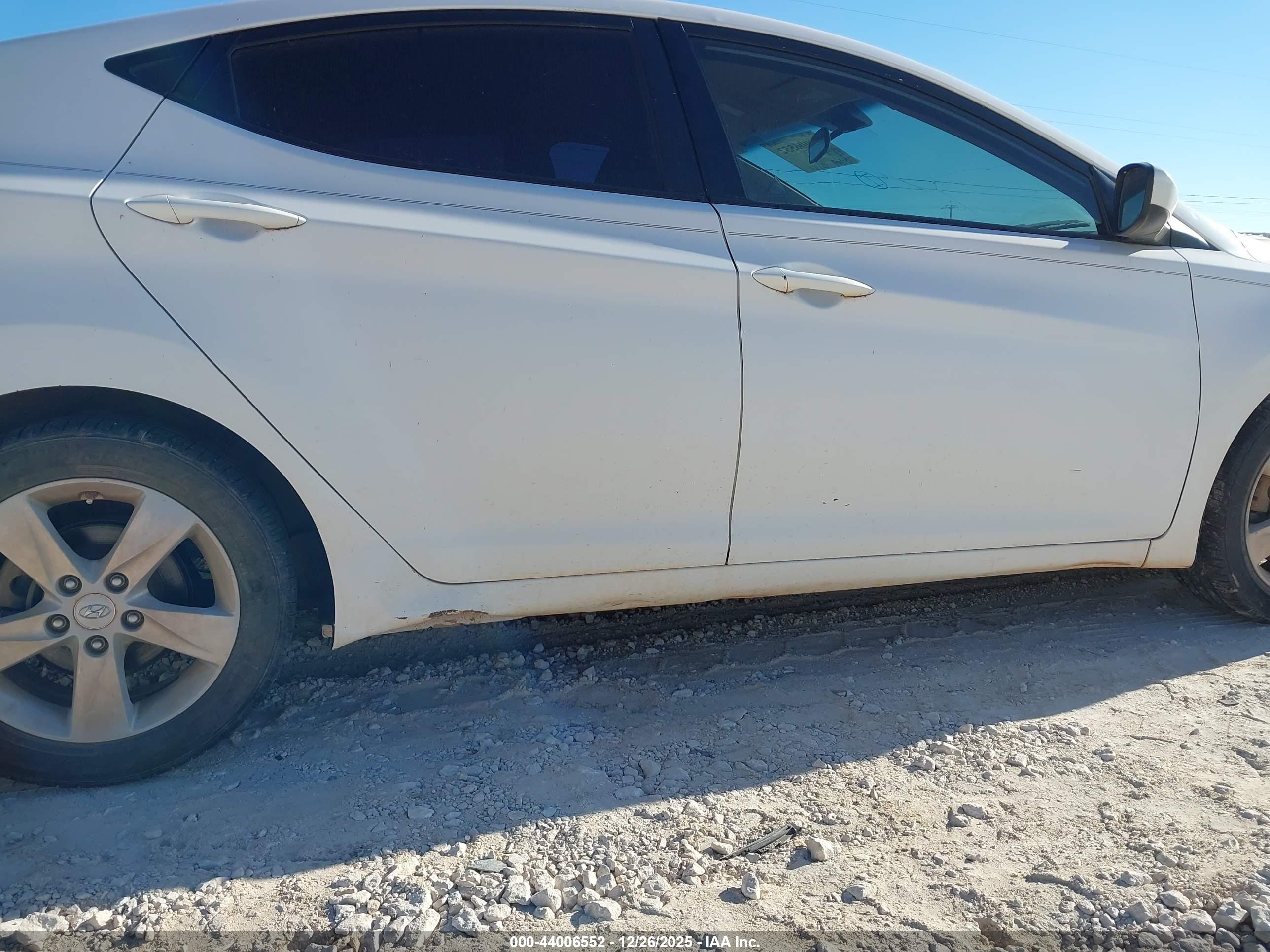 HYUNDAI ELANTRA image 6