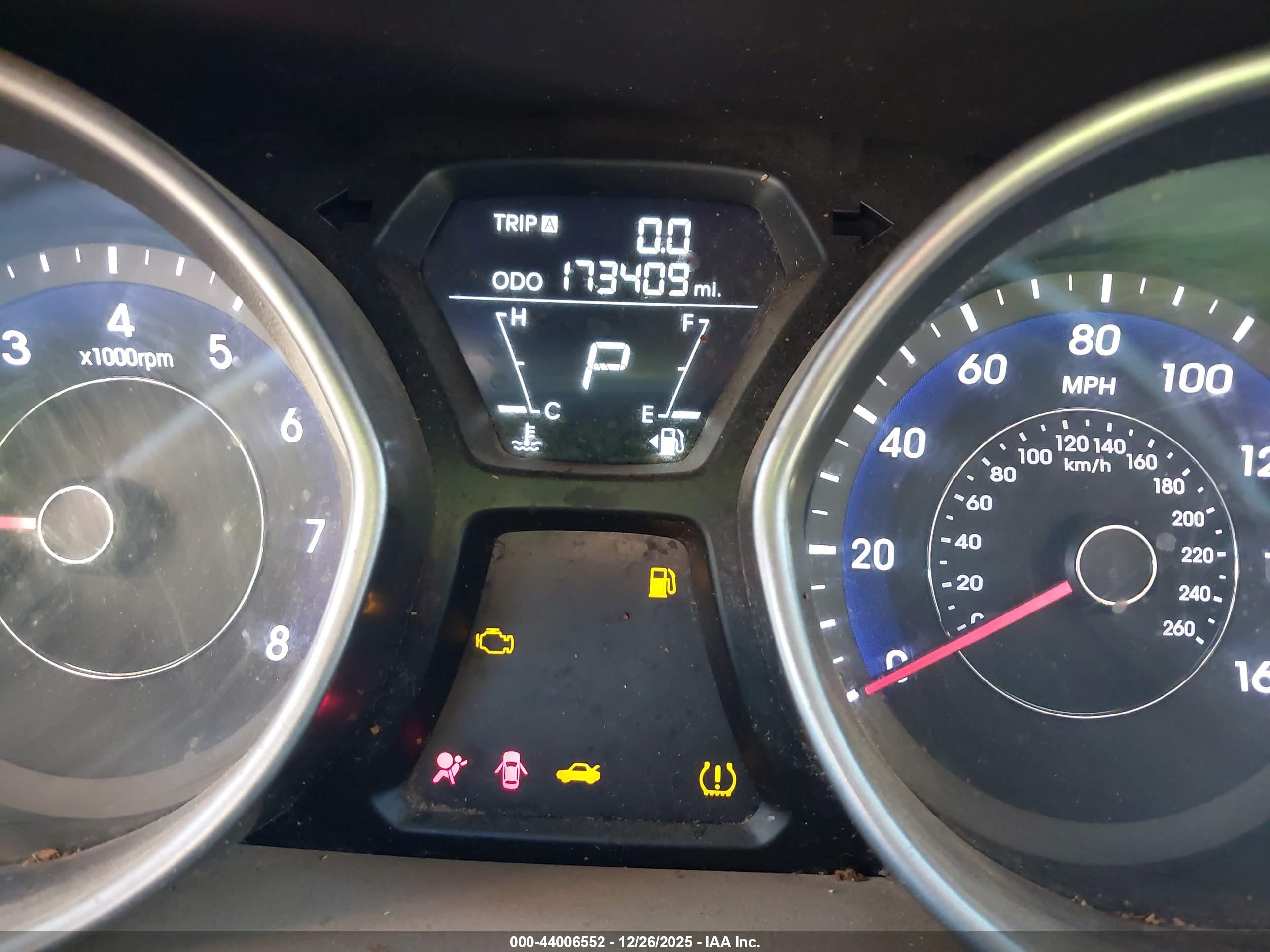 HYUNDAI ELANTRA image 7