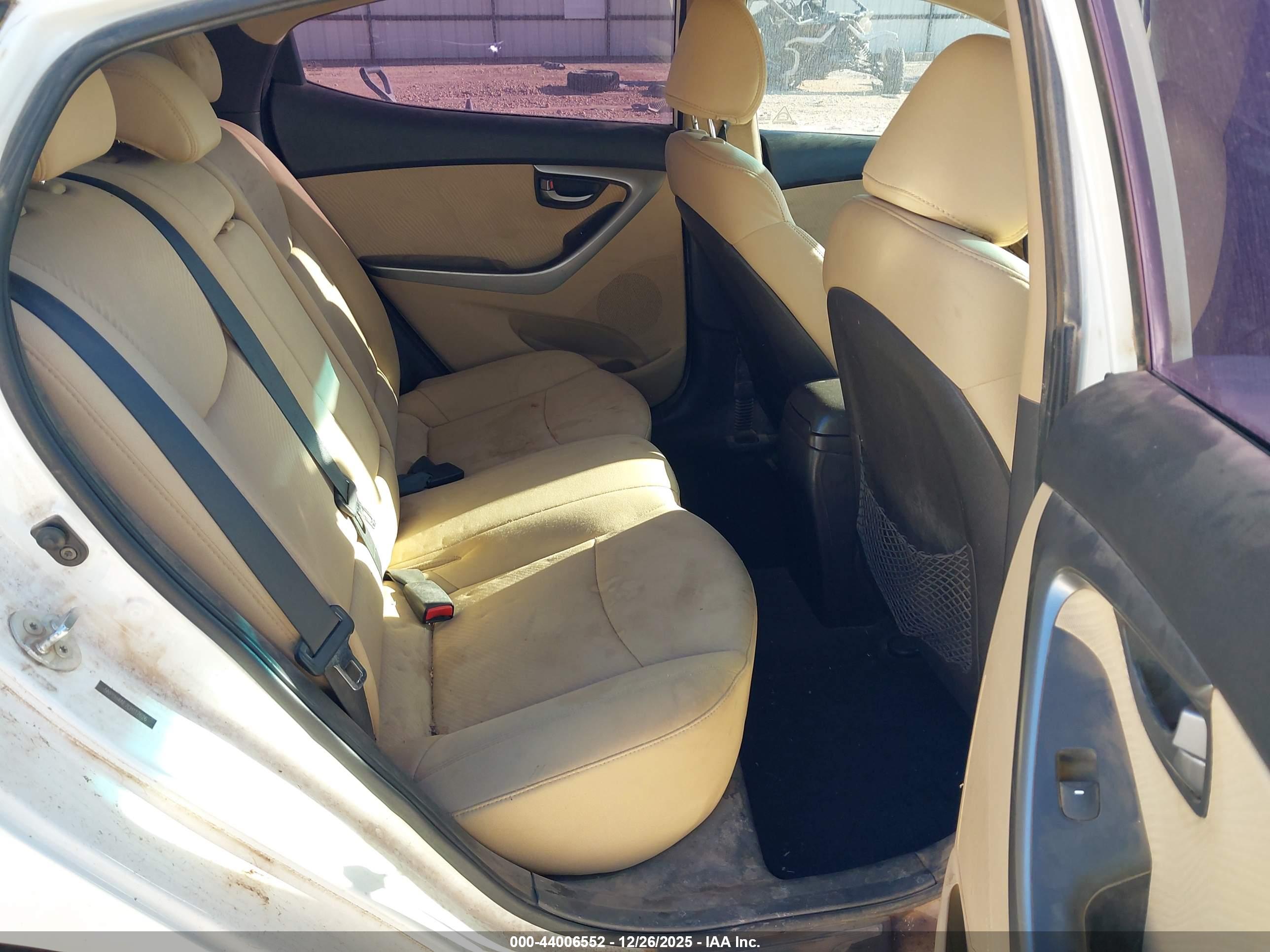 HYUNDAI ELANTRA image 8