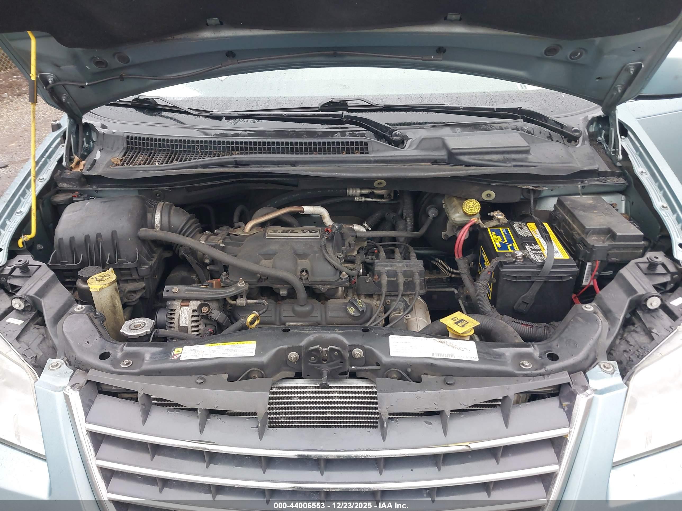 CHRYSLER TOWN image 10