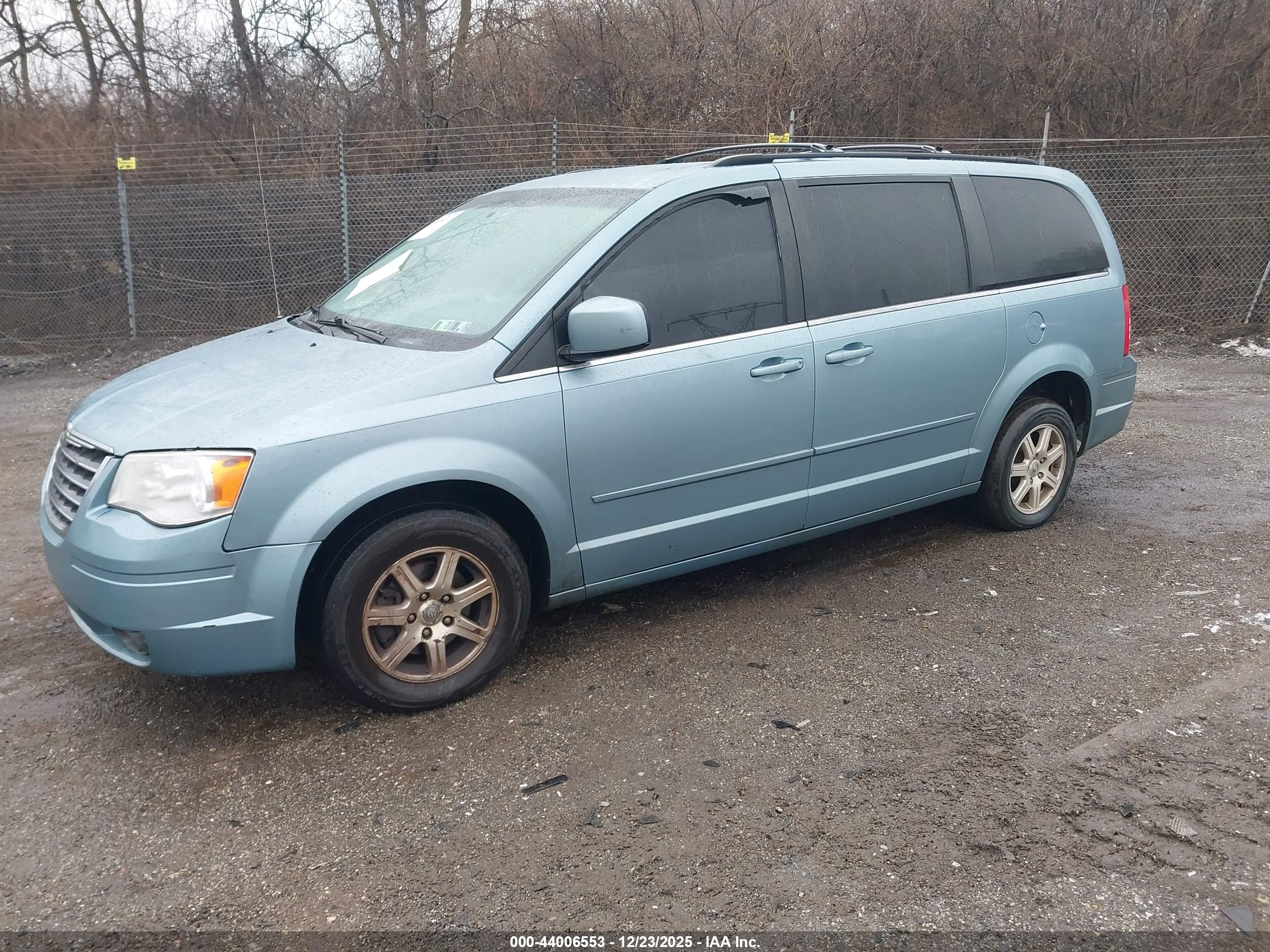 CHRYSLER TOWN image 2