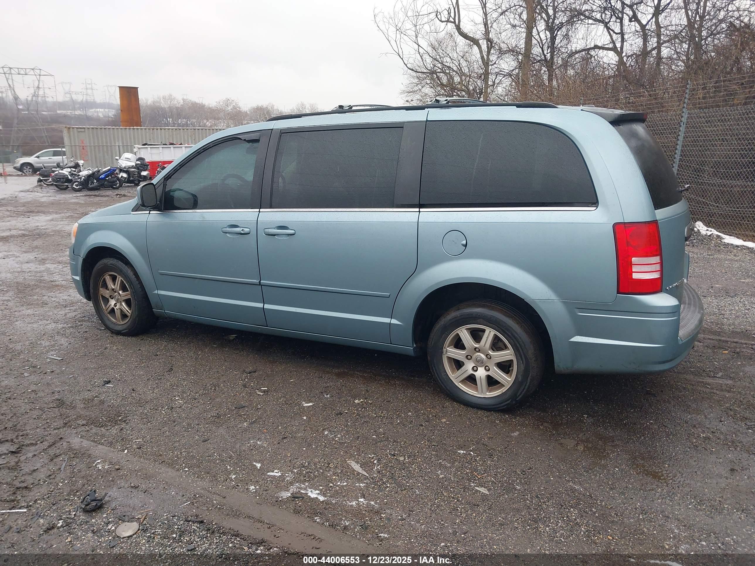 CHRYSLER TOWN image 3