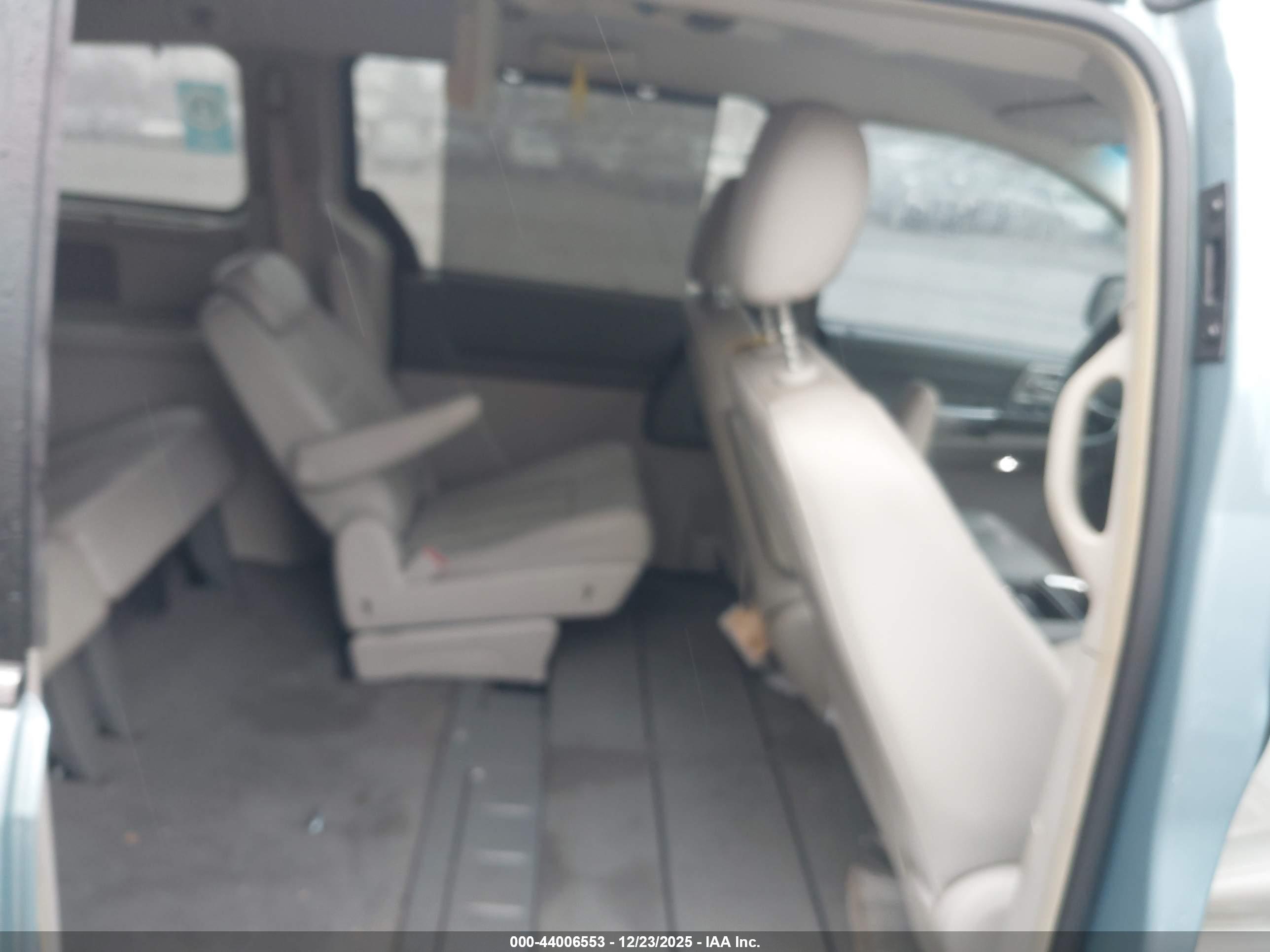 CHRYSLER TOWN image 8