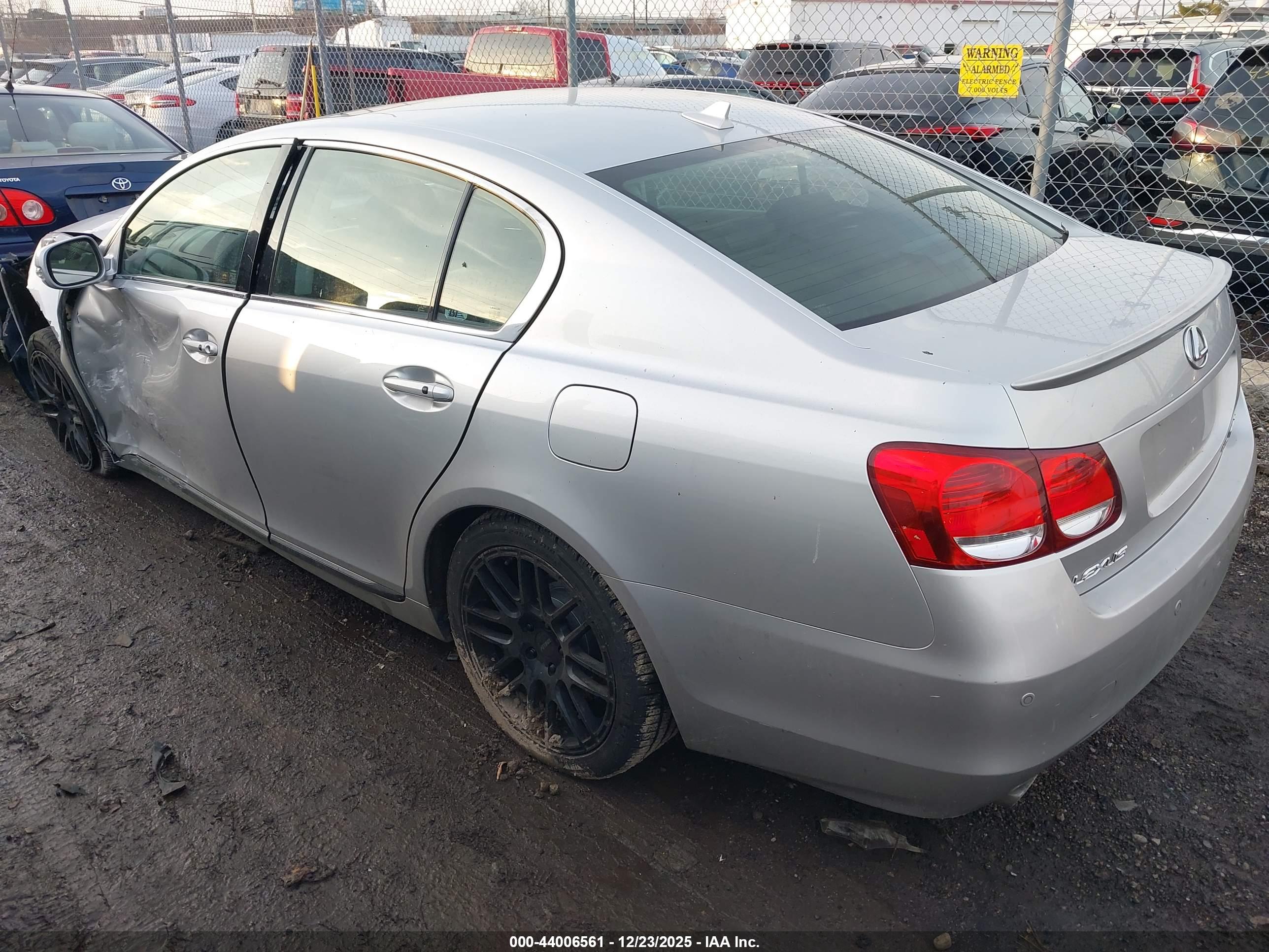 LEXUS GS image 3