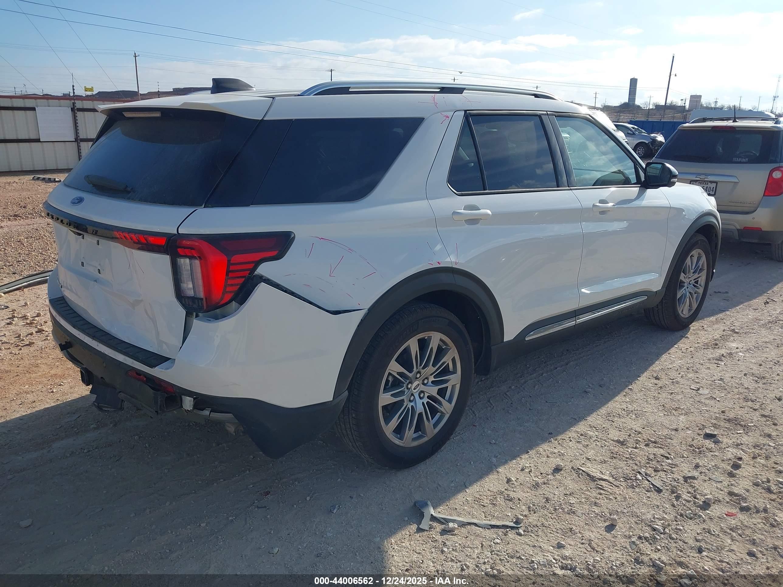 FORD EXPLORER image 4