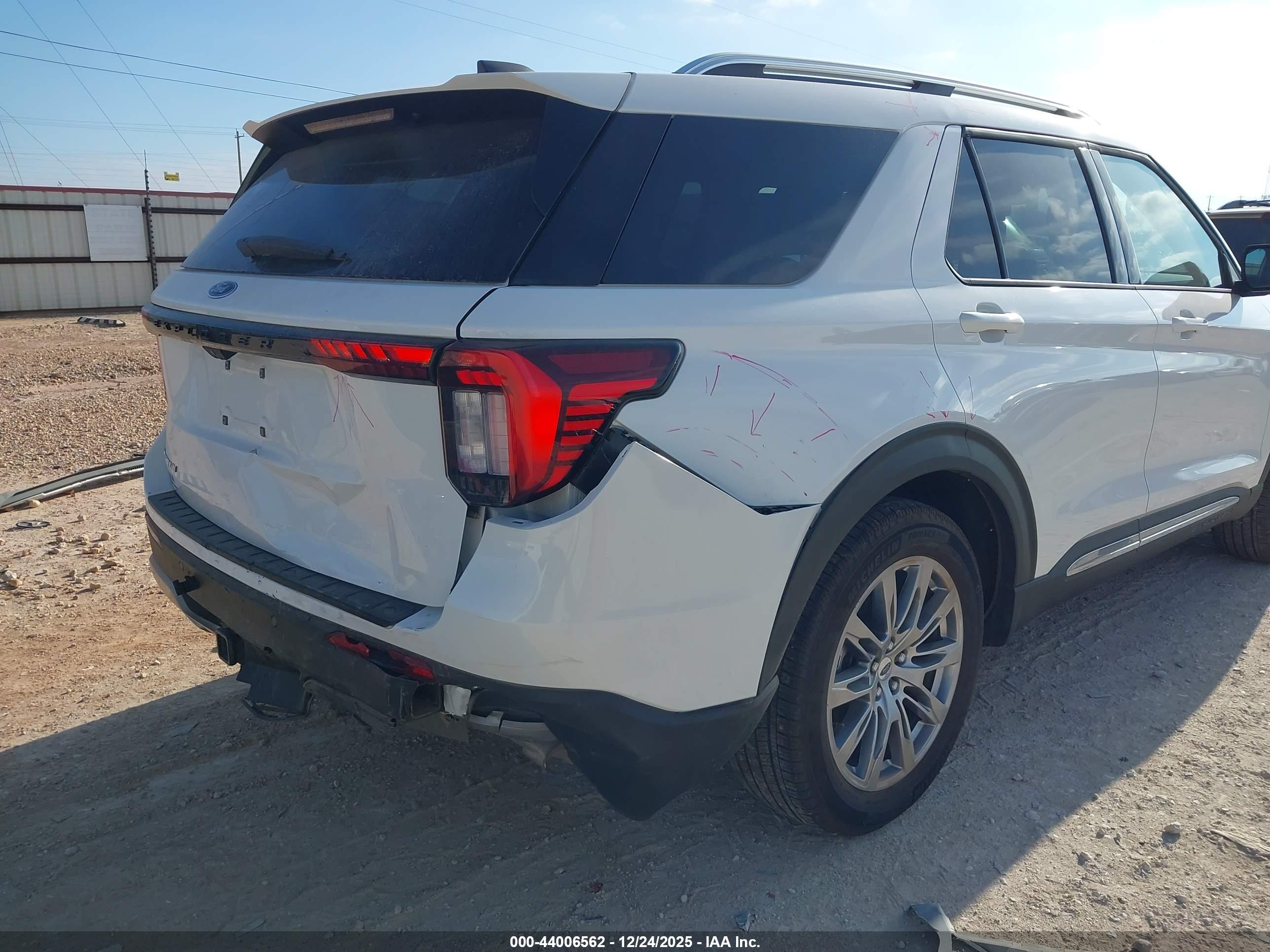 FORD EXPLORER image 6