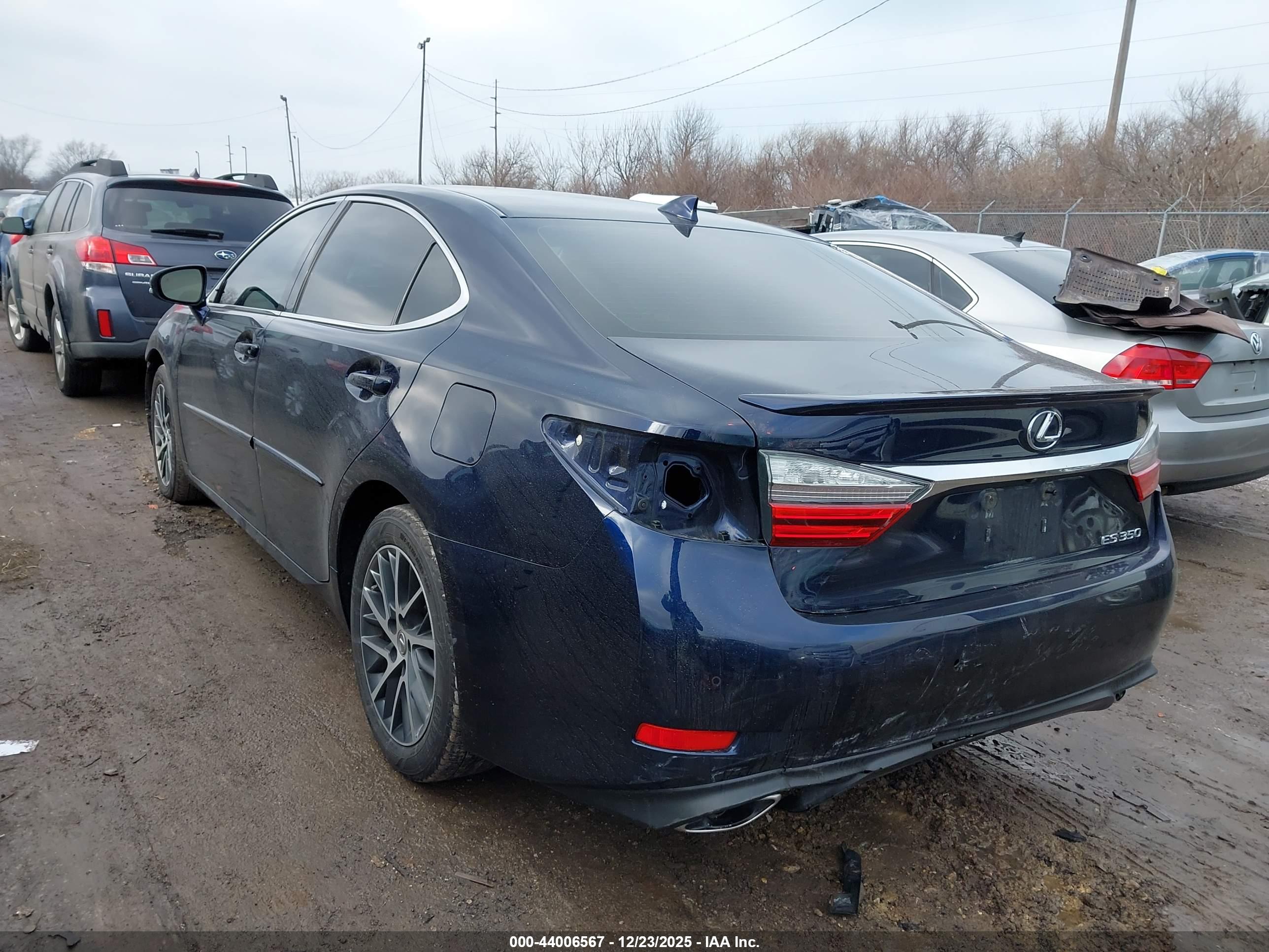 LEXUS ES image 3