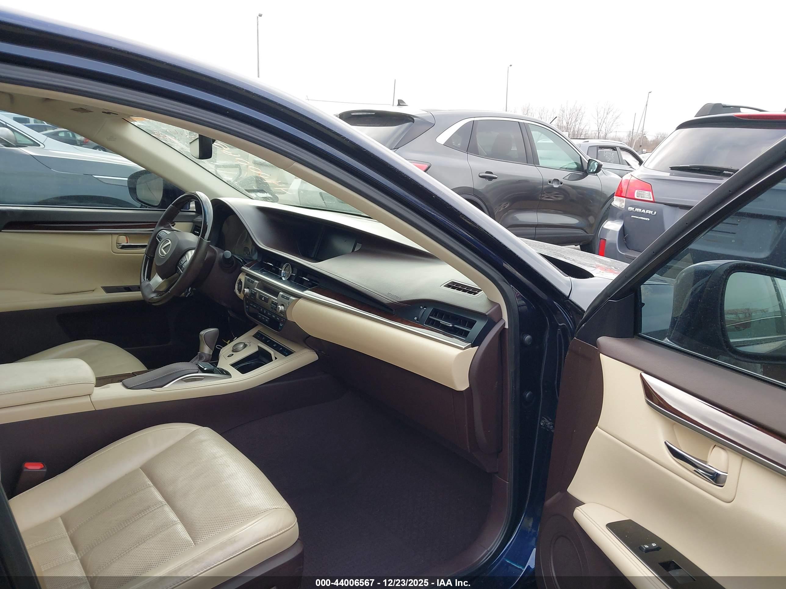 LEXUS ES image 5