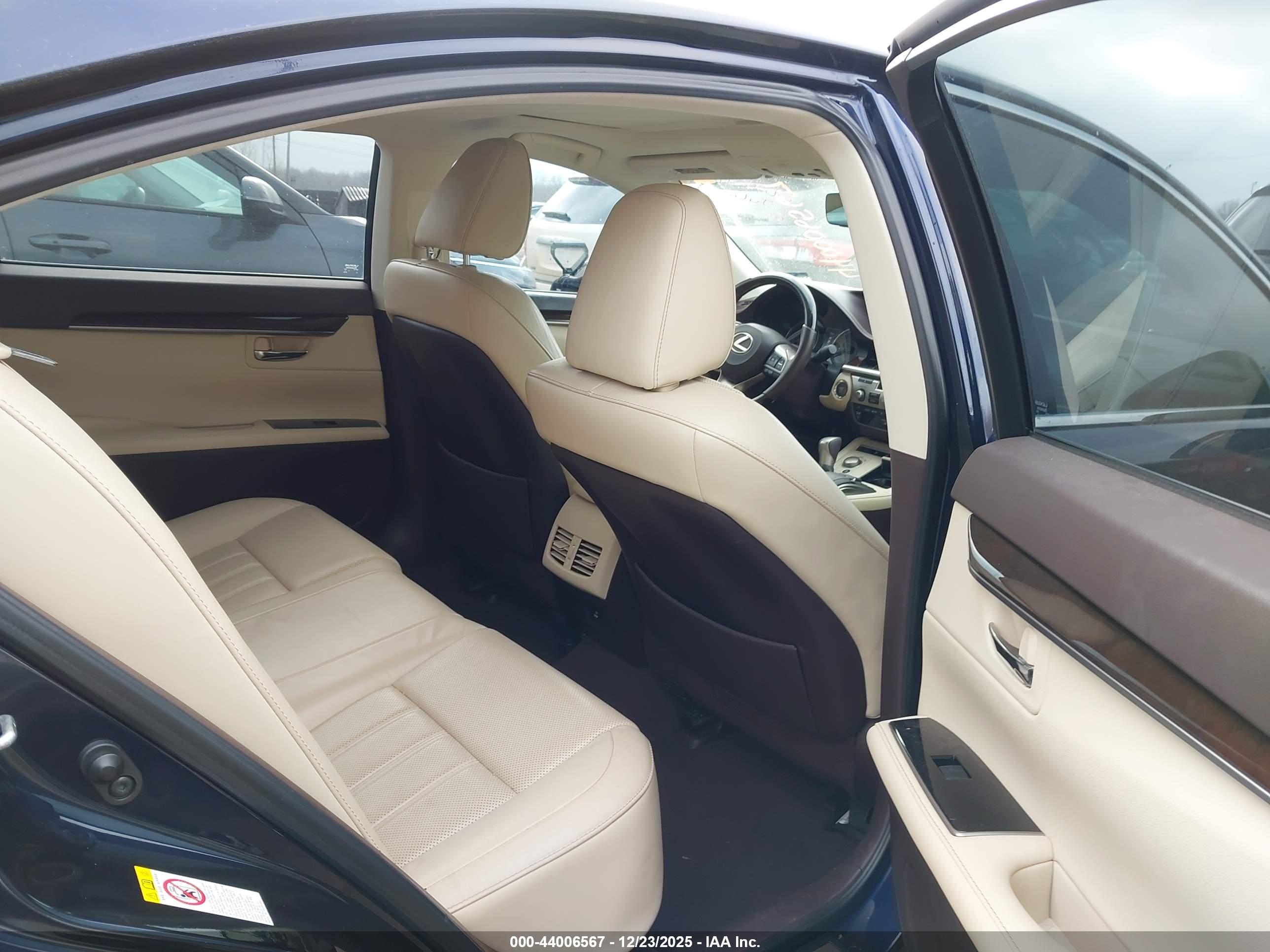 LEXUS ES image 8