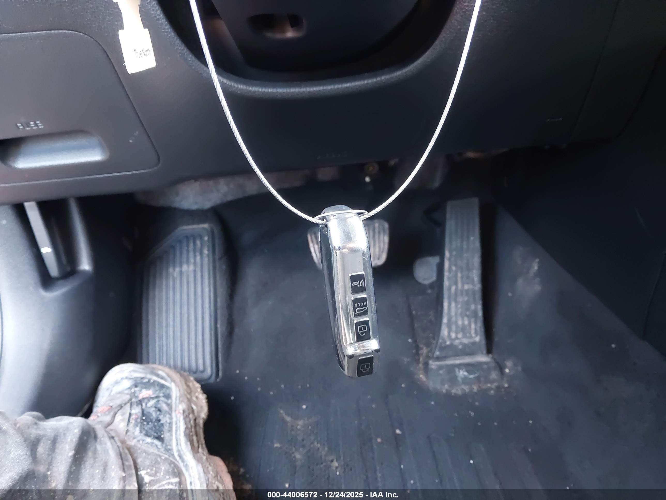 KIA K5 image 11