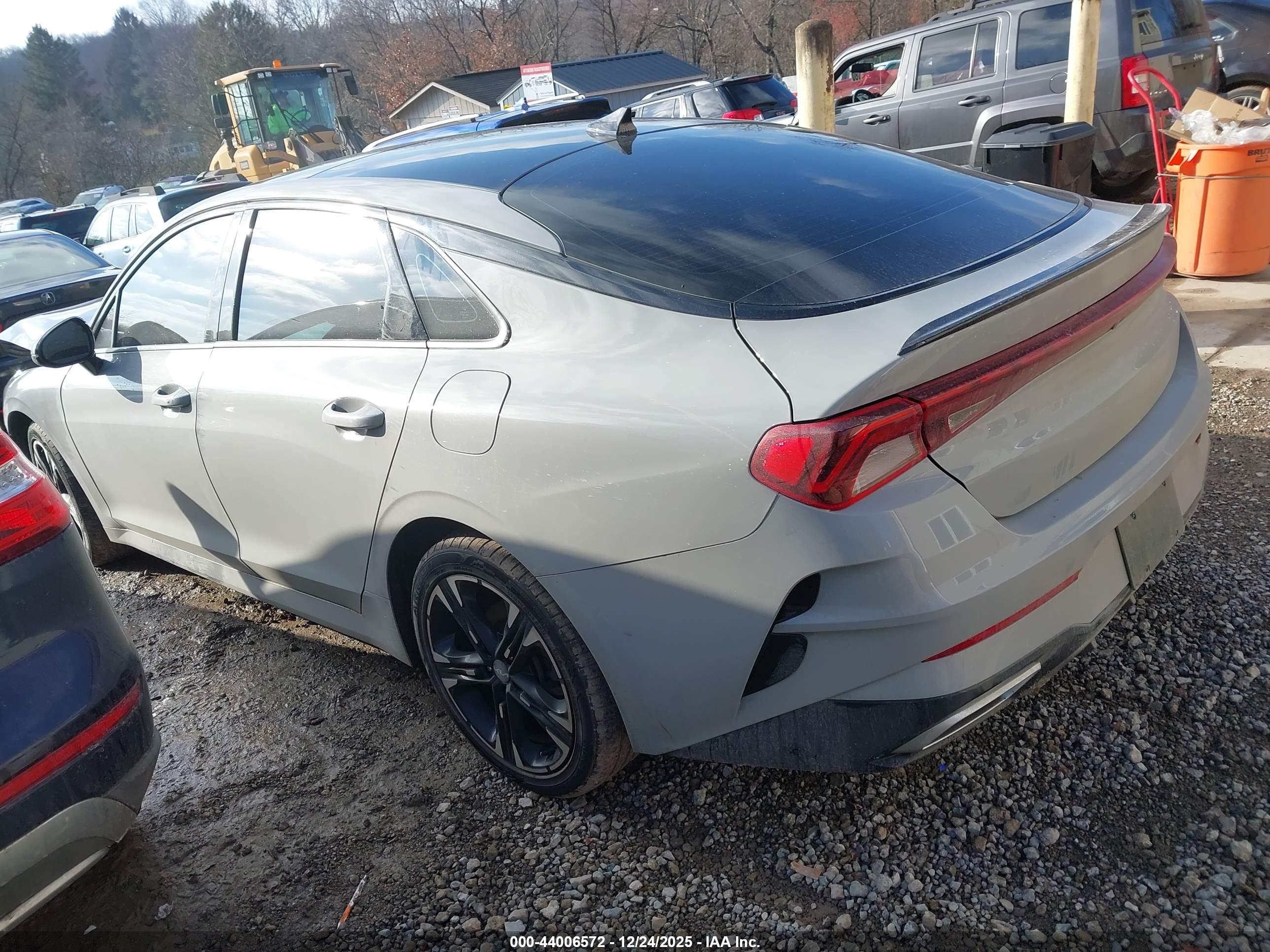 KIA K5 image 3
