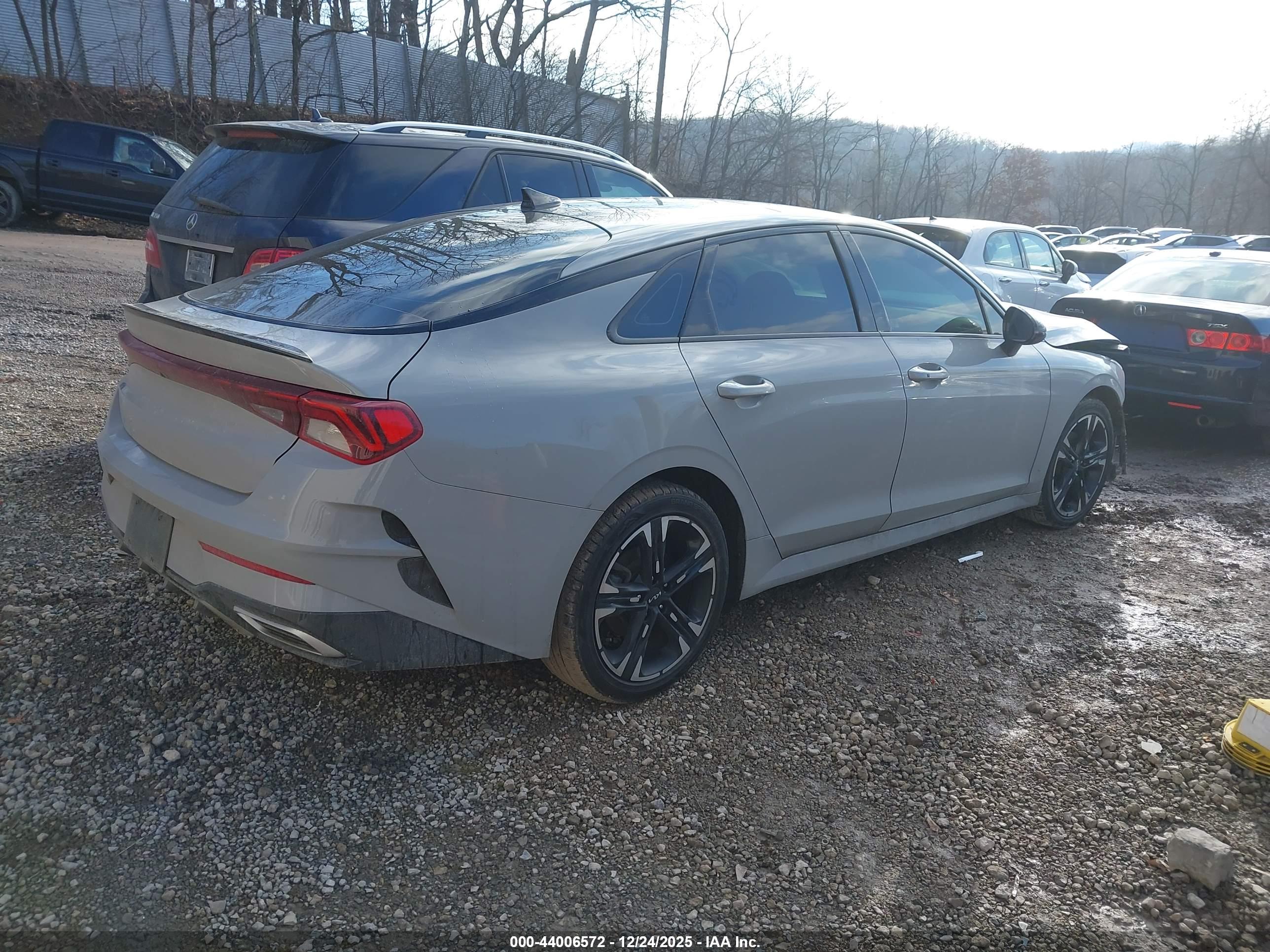 KIA K5 image 4