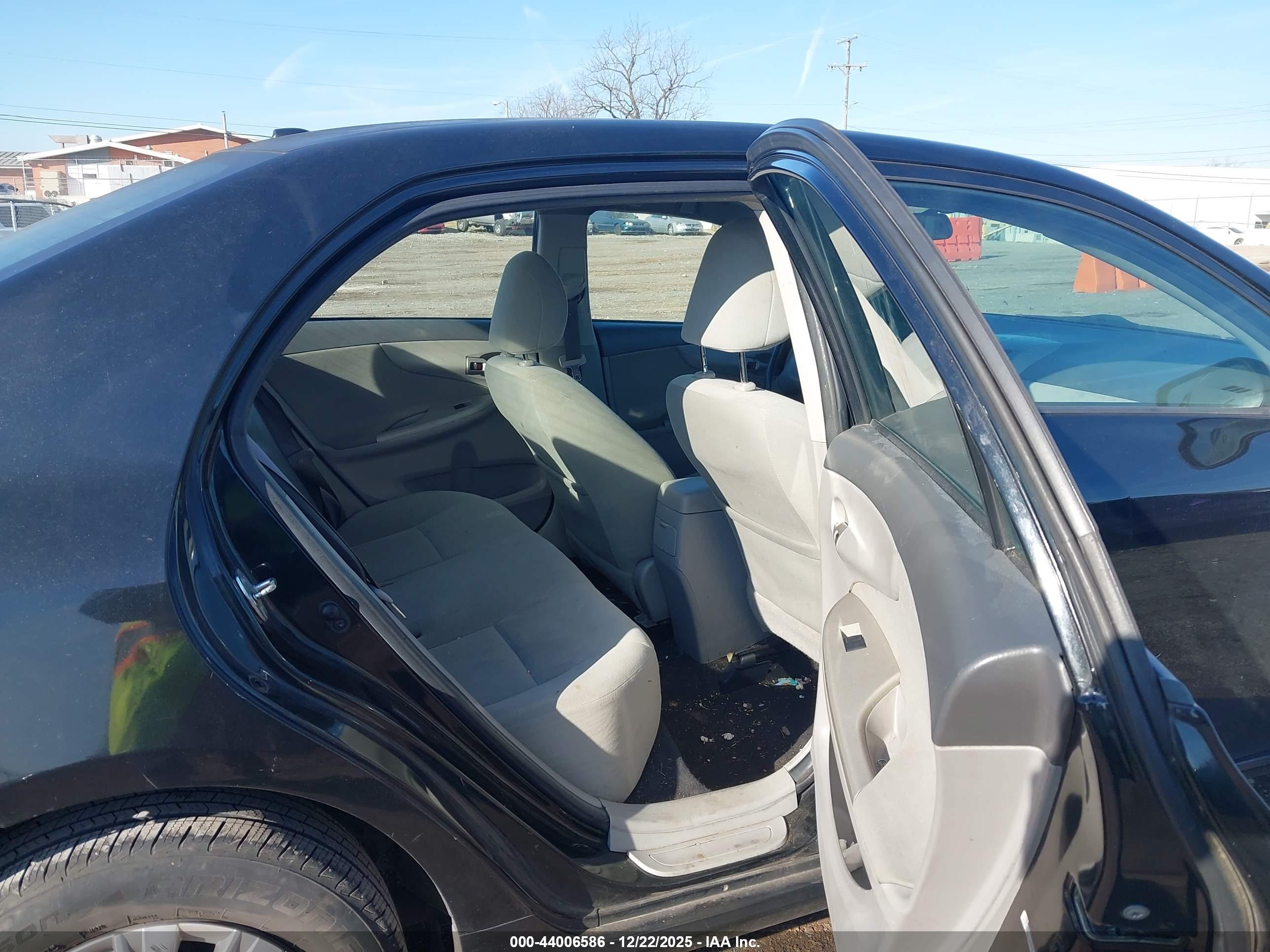 TOYOTA COROLLA image 8
