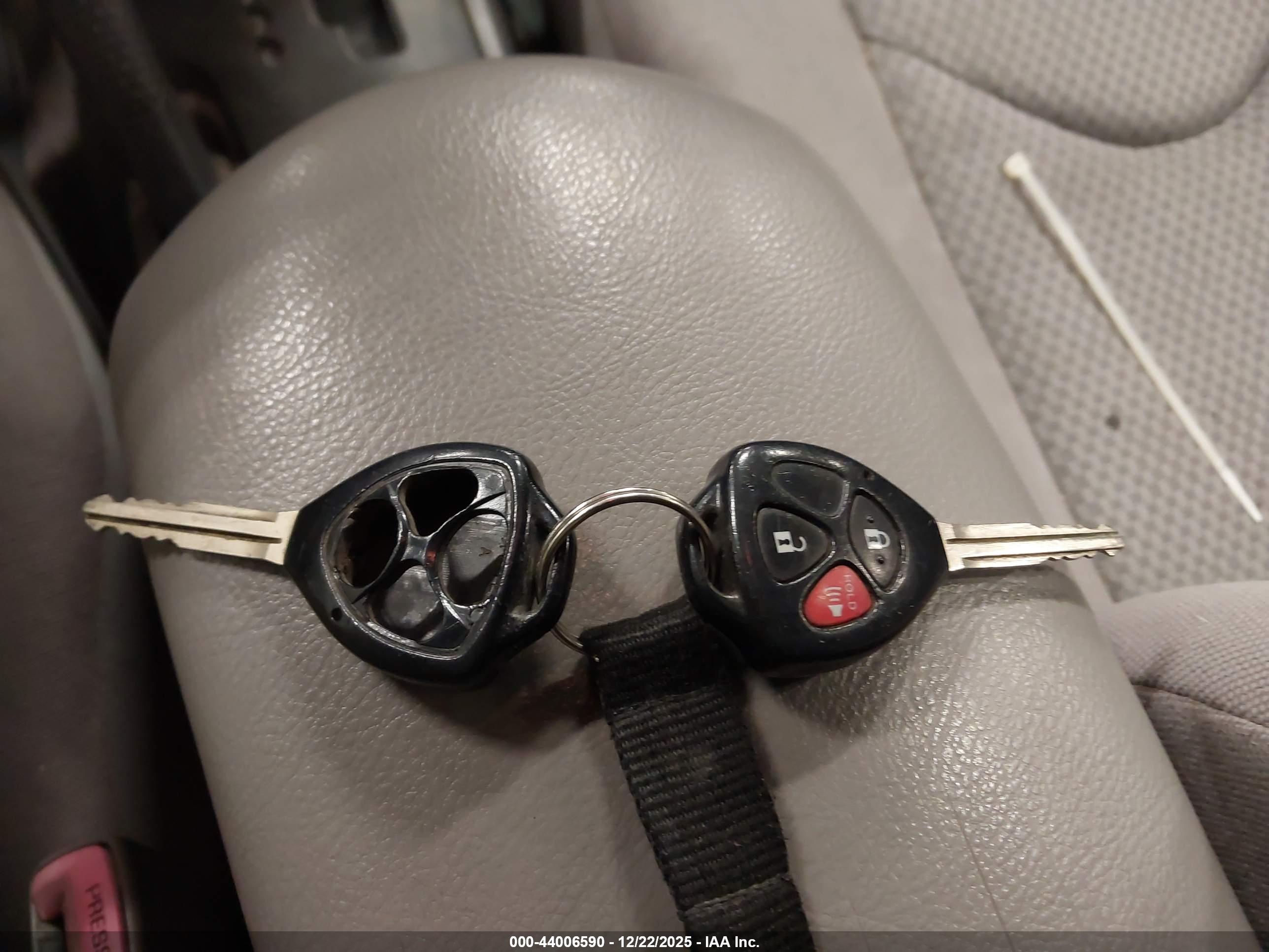 TOYOTA RAV4 image 11