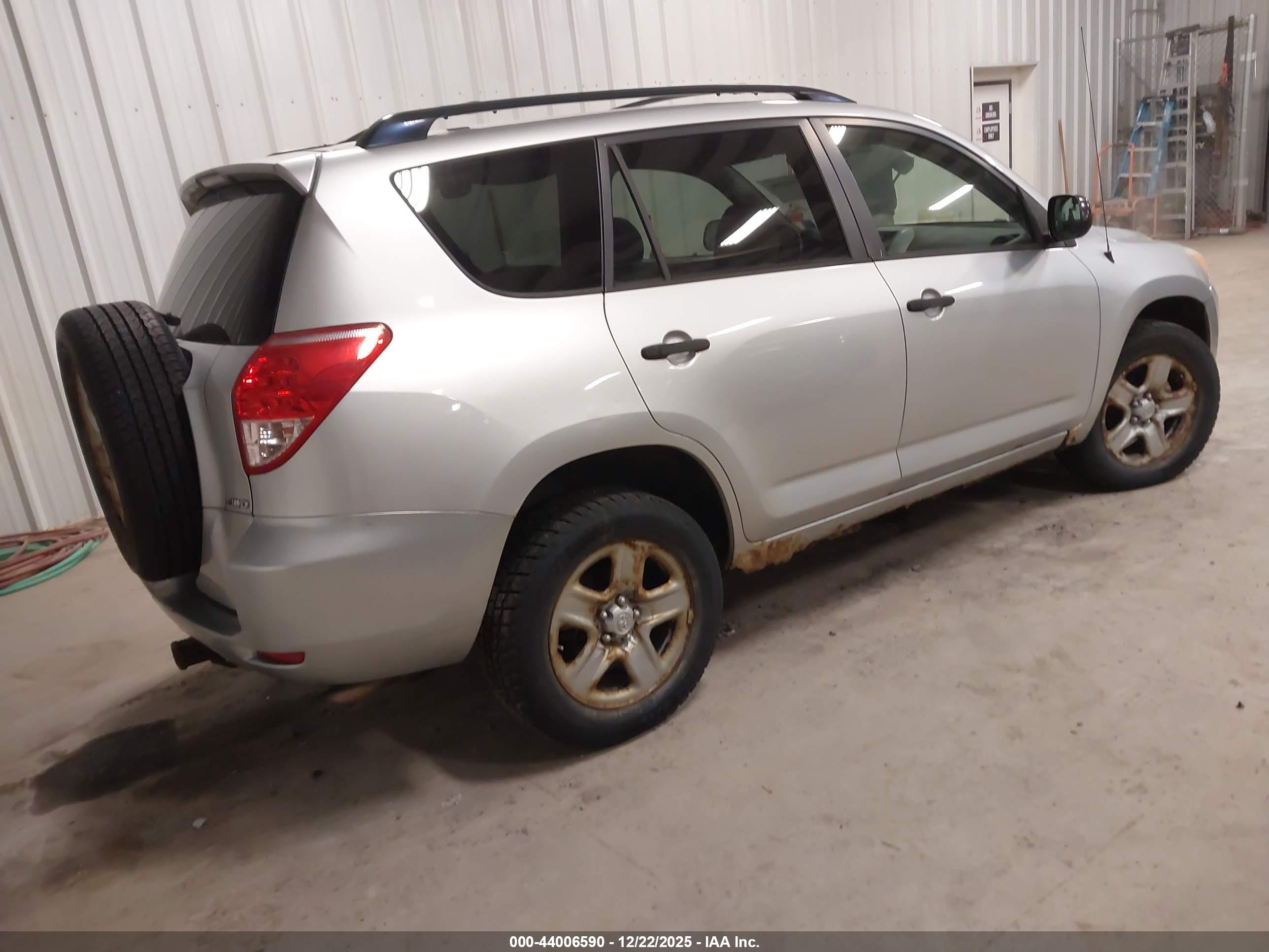 TOYOTA RAV4 image 4