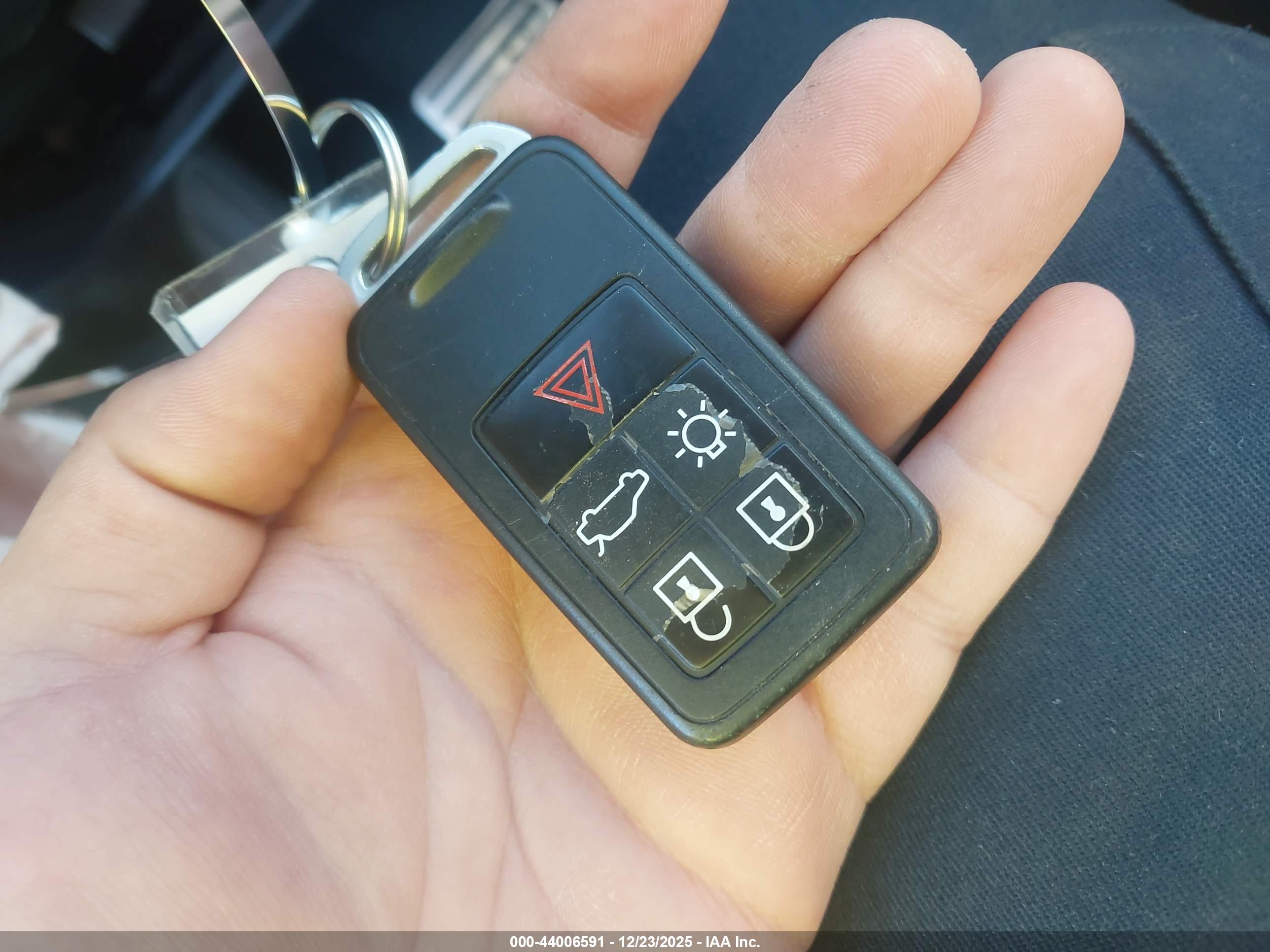VOLVO S60 image 11