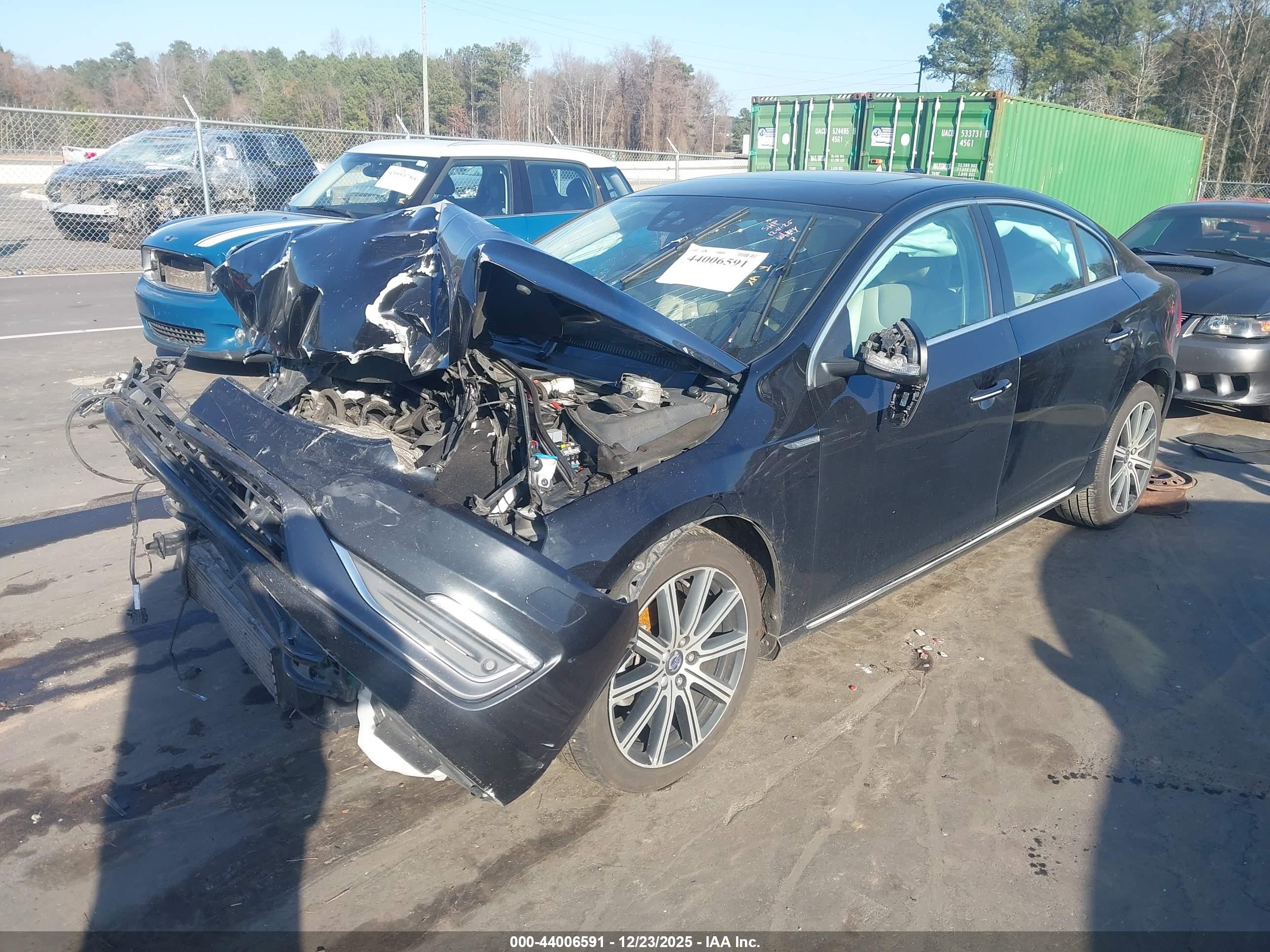 VOLVO S60 image 2