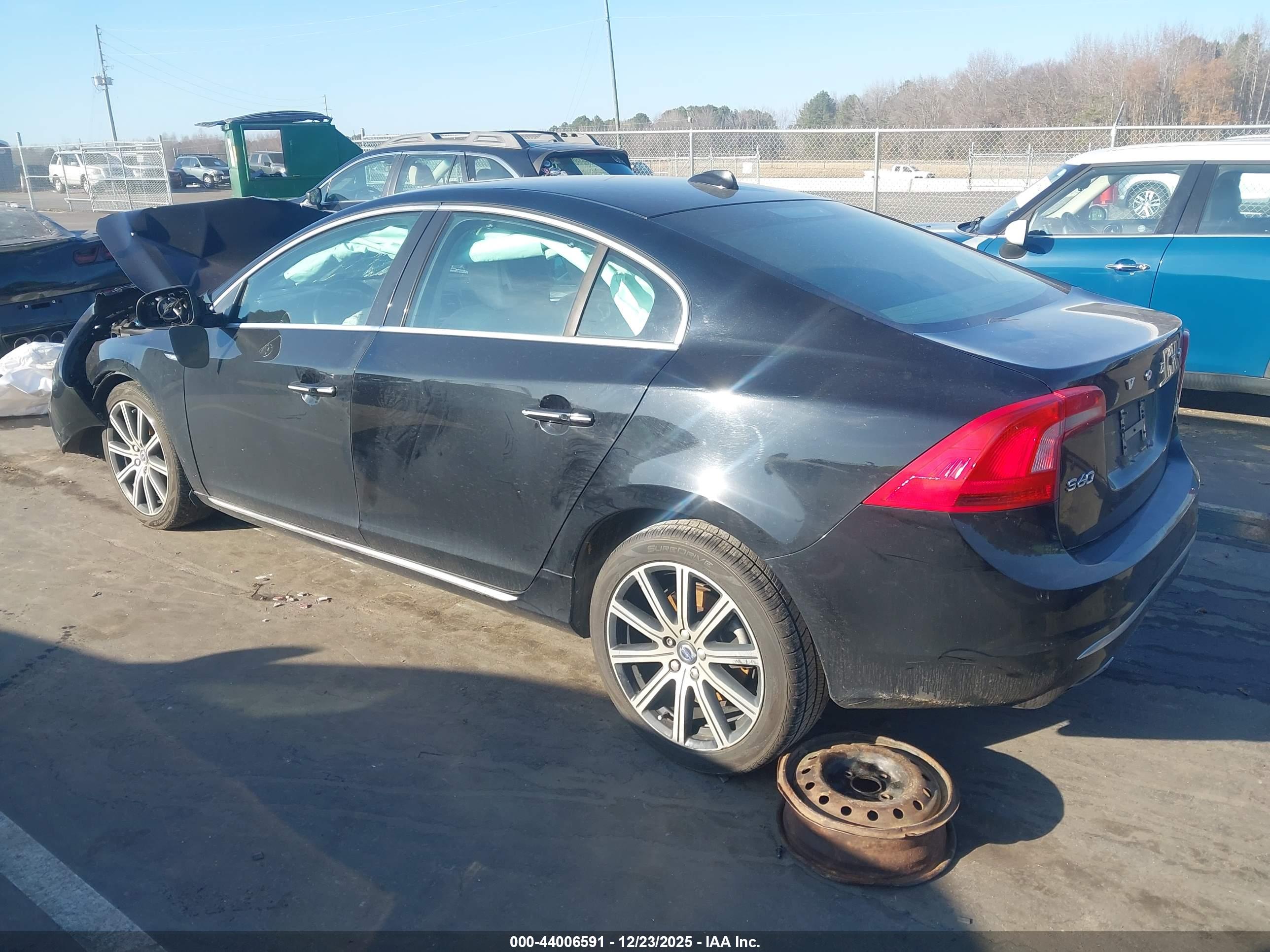 VOLVO S60 image 3