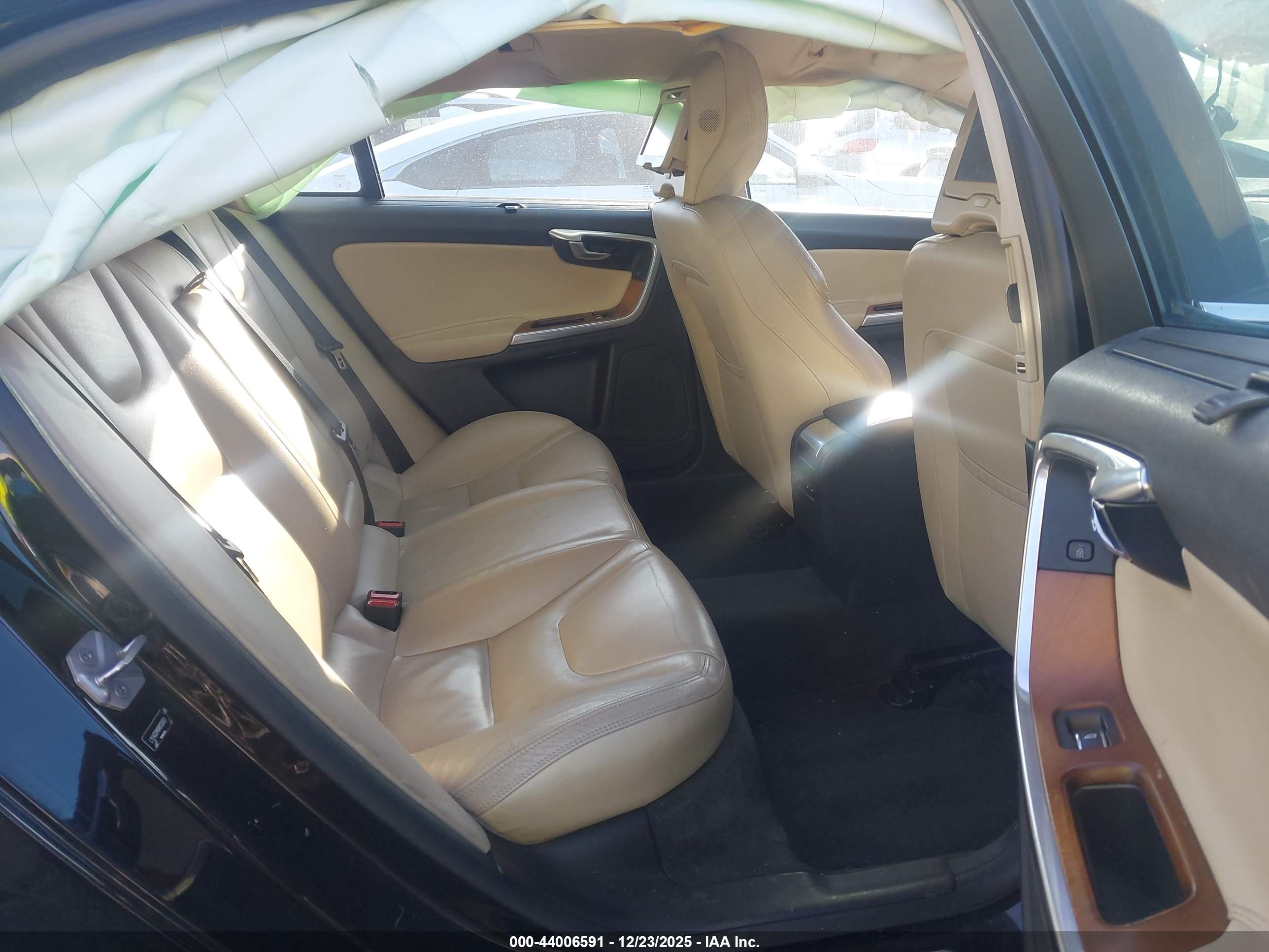 VOLVO S60 image 8