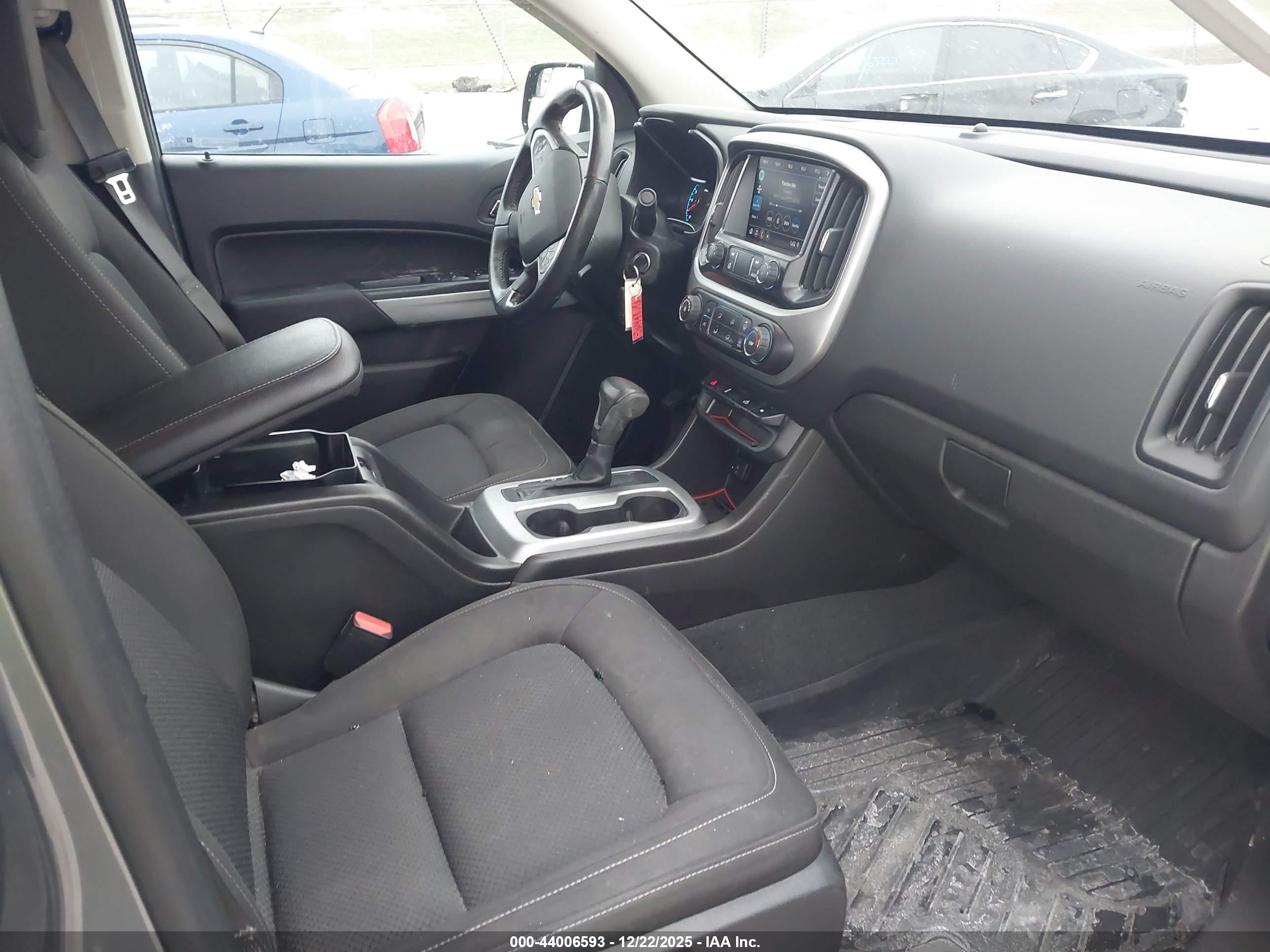 CHEVROLET COLORADO image 5
