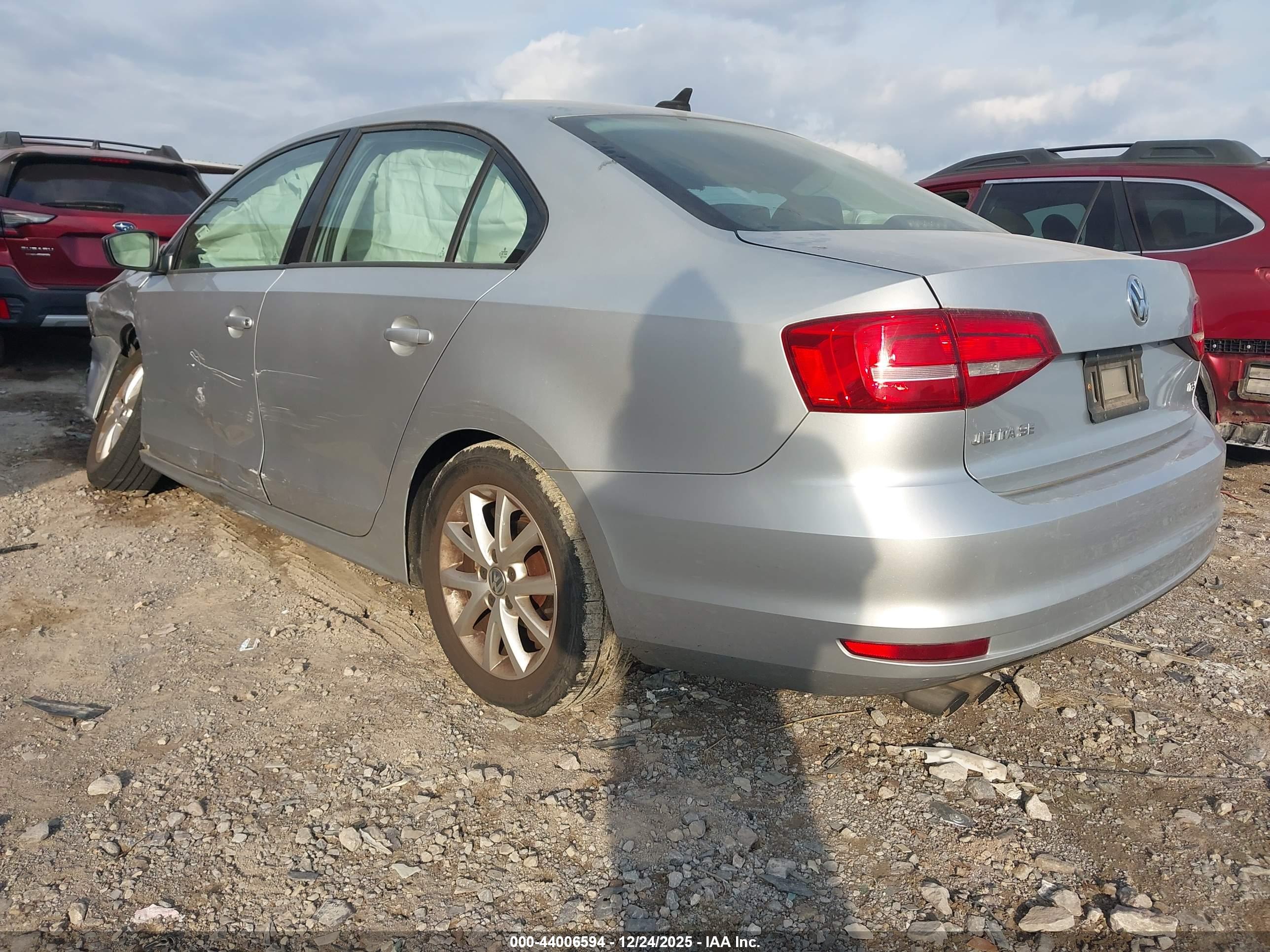 VOLKSWAGEN JETTA image 3