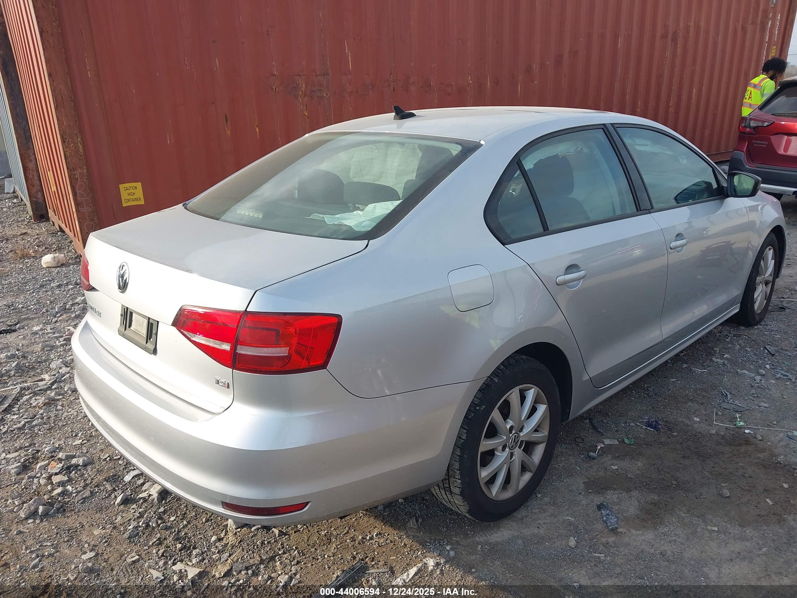 VOLKSWAGEN JETTA image 4