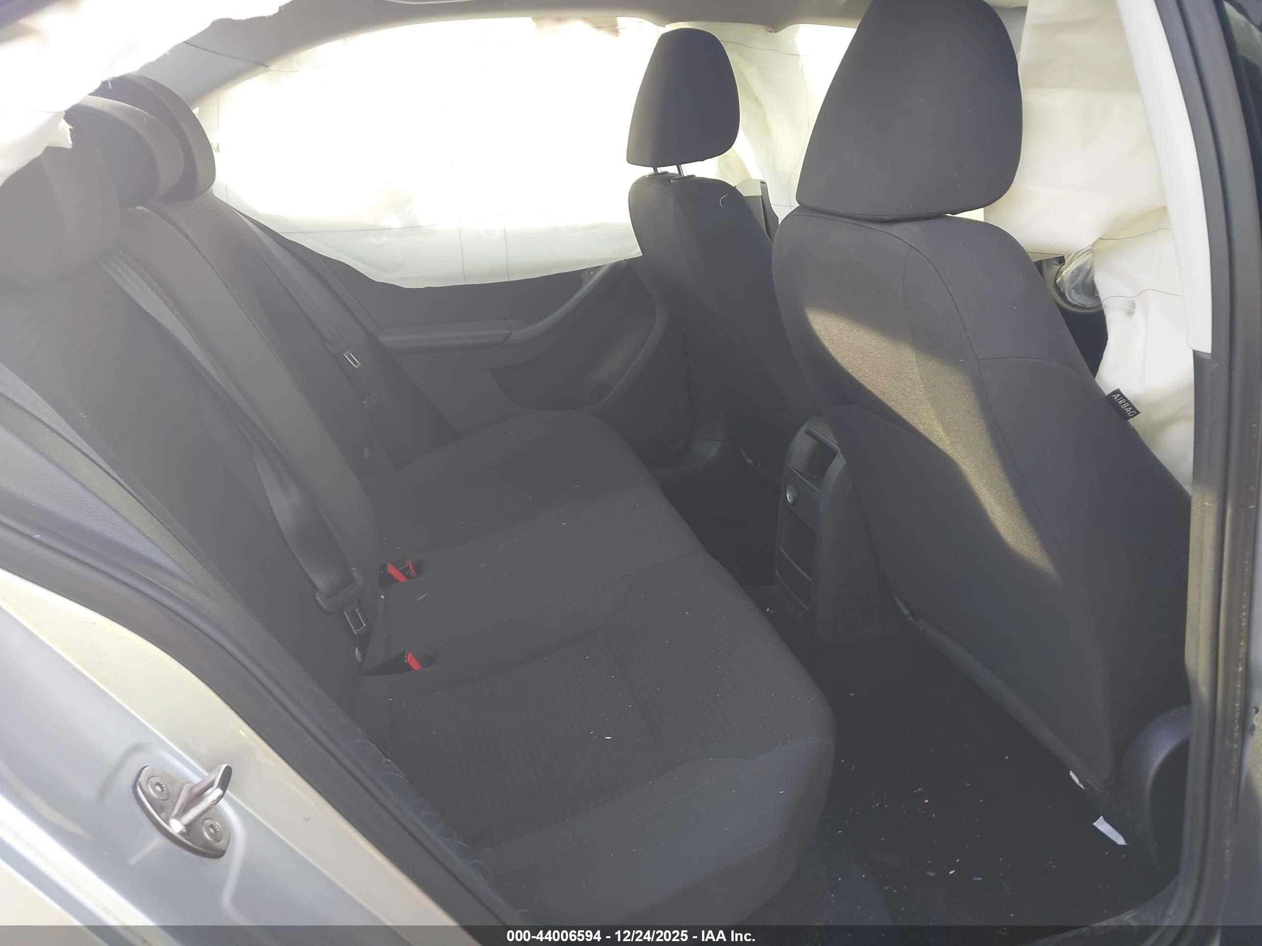 VOLKSWAGEN JETTA image 8