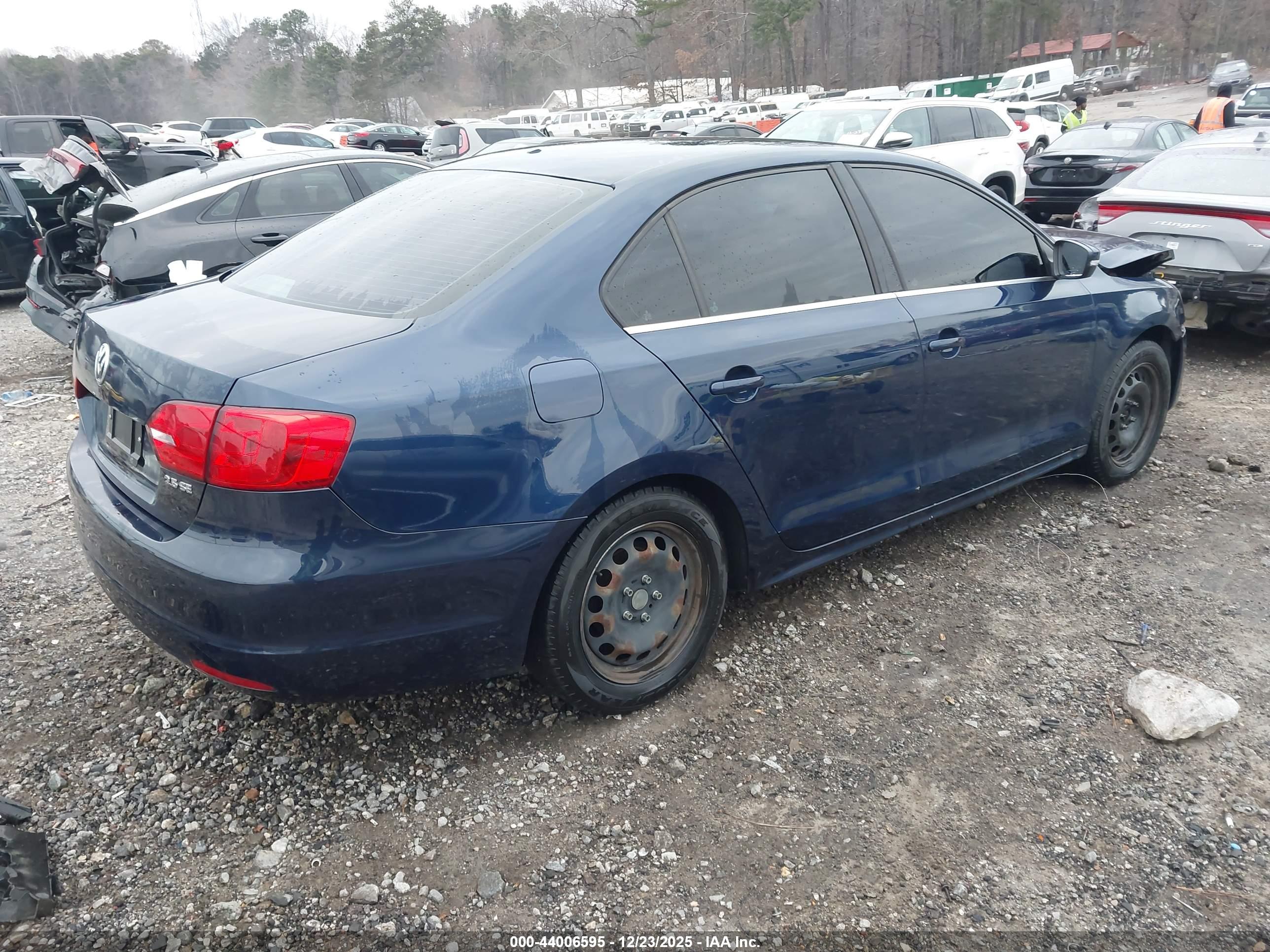 VOLKSWAGEN JETTA image 4
