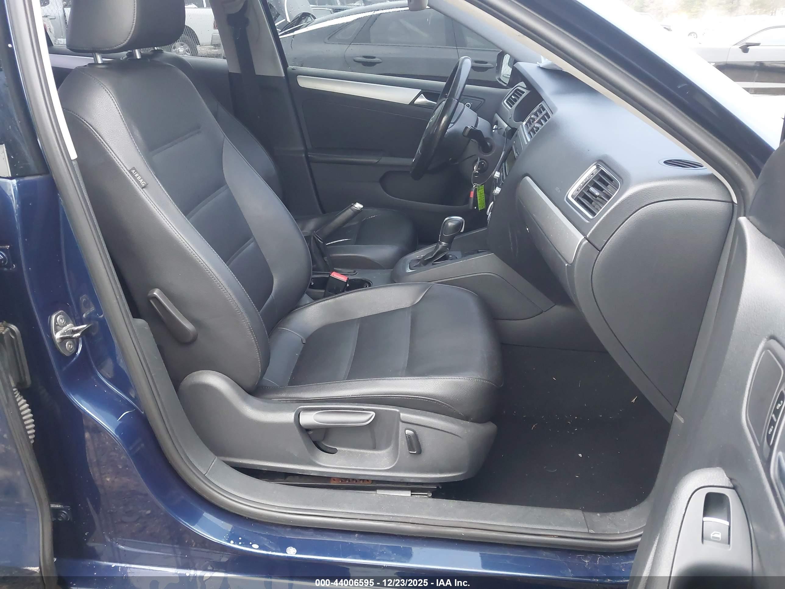 VOLKSWAGEN JETTA image 5