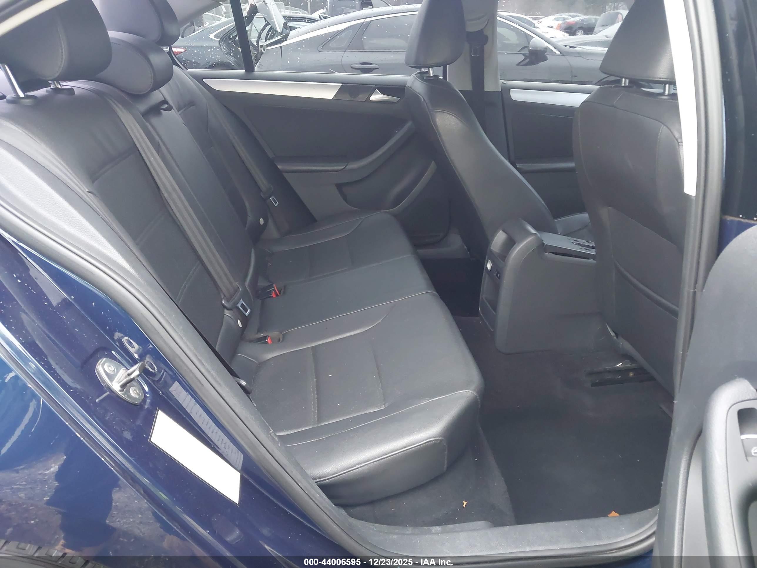 VOLKSWAGEN JETTA image 8