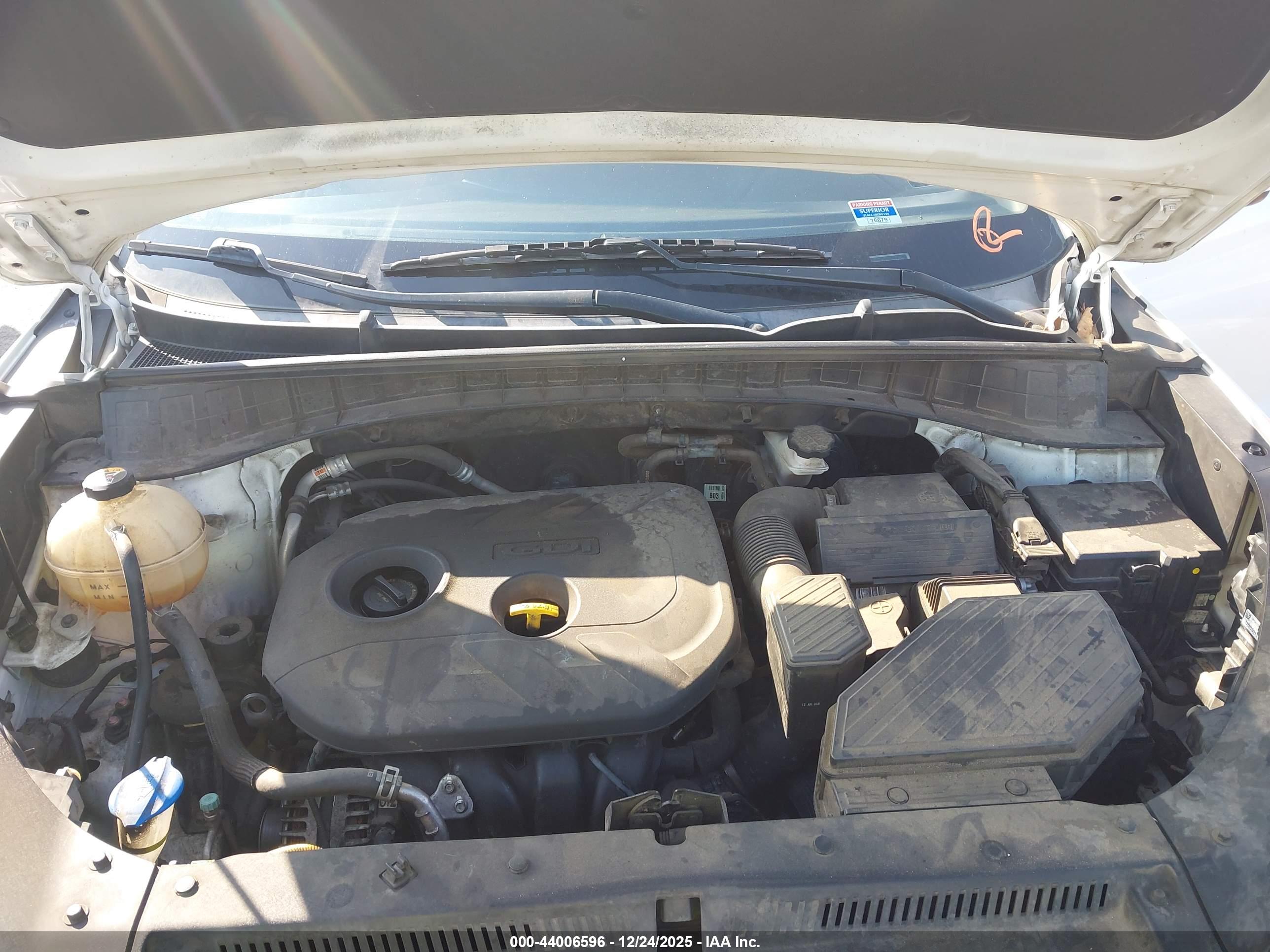 HYUNDAI TUCSON image 10