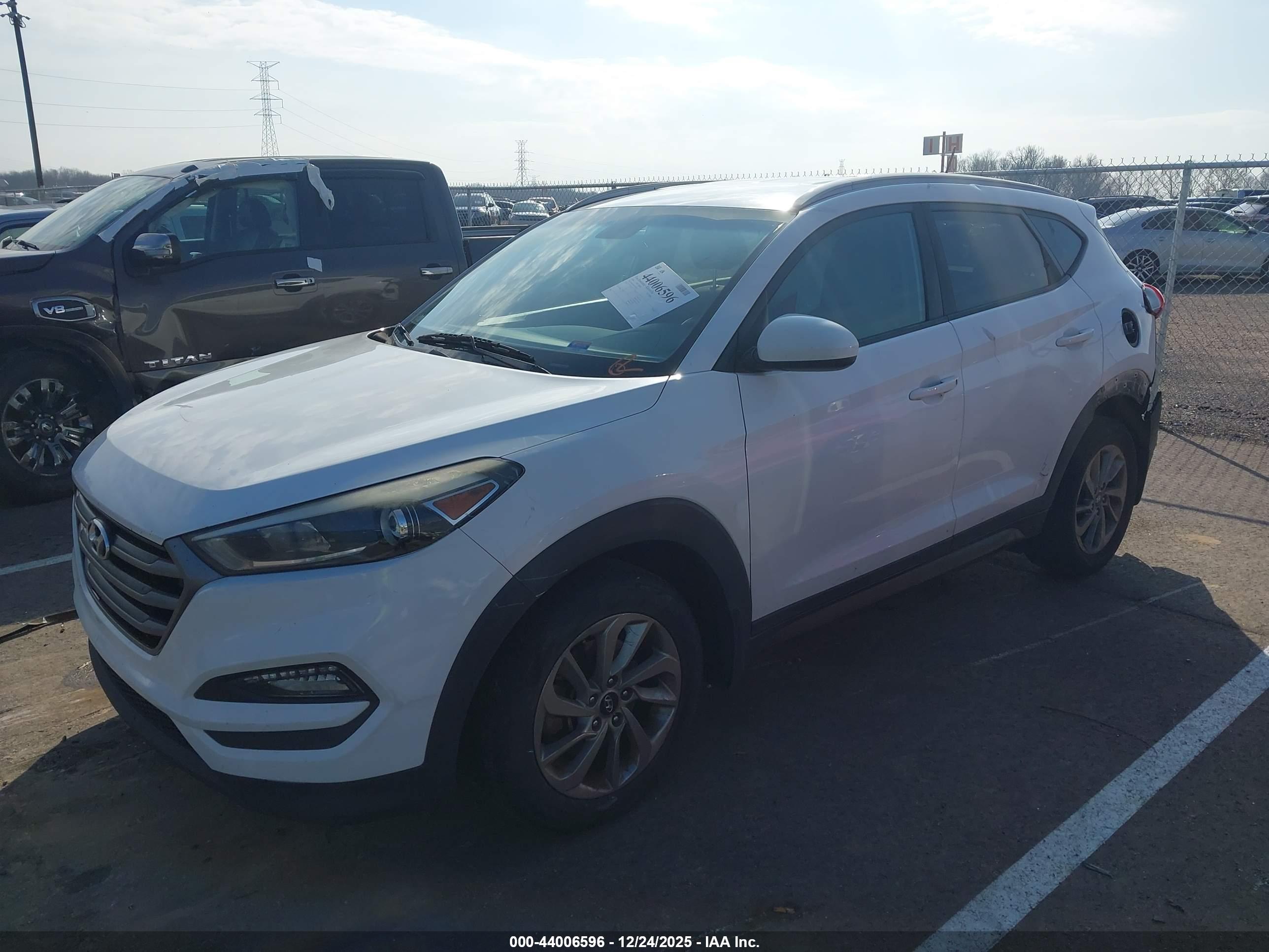HYUNDAI TUCSON image 2