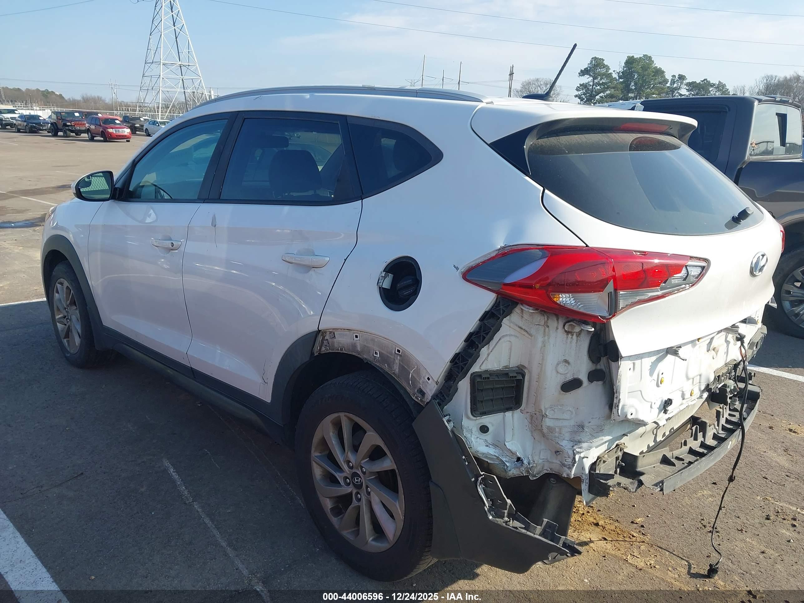HYUNDAI TUCSON image 3