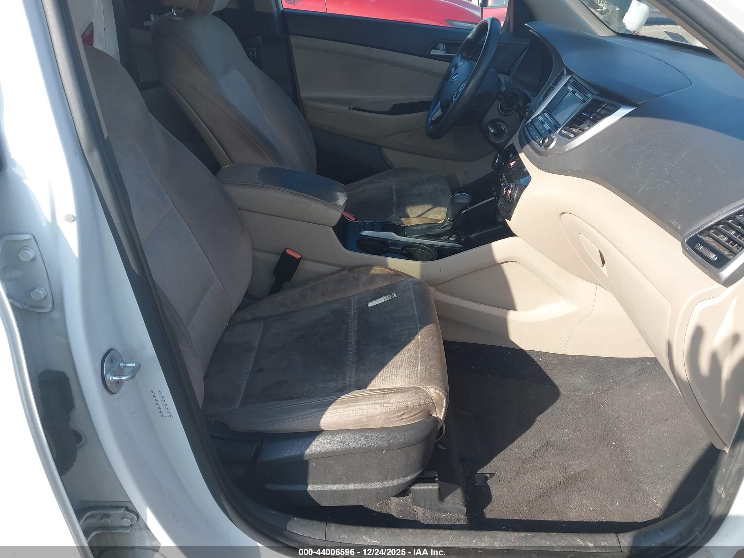 HYUNDAI TUCSON image 5