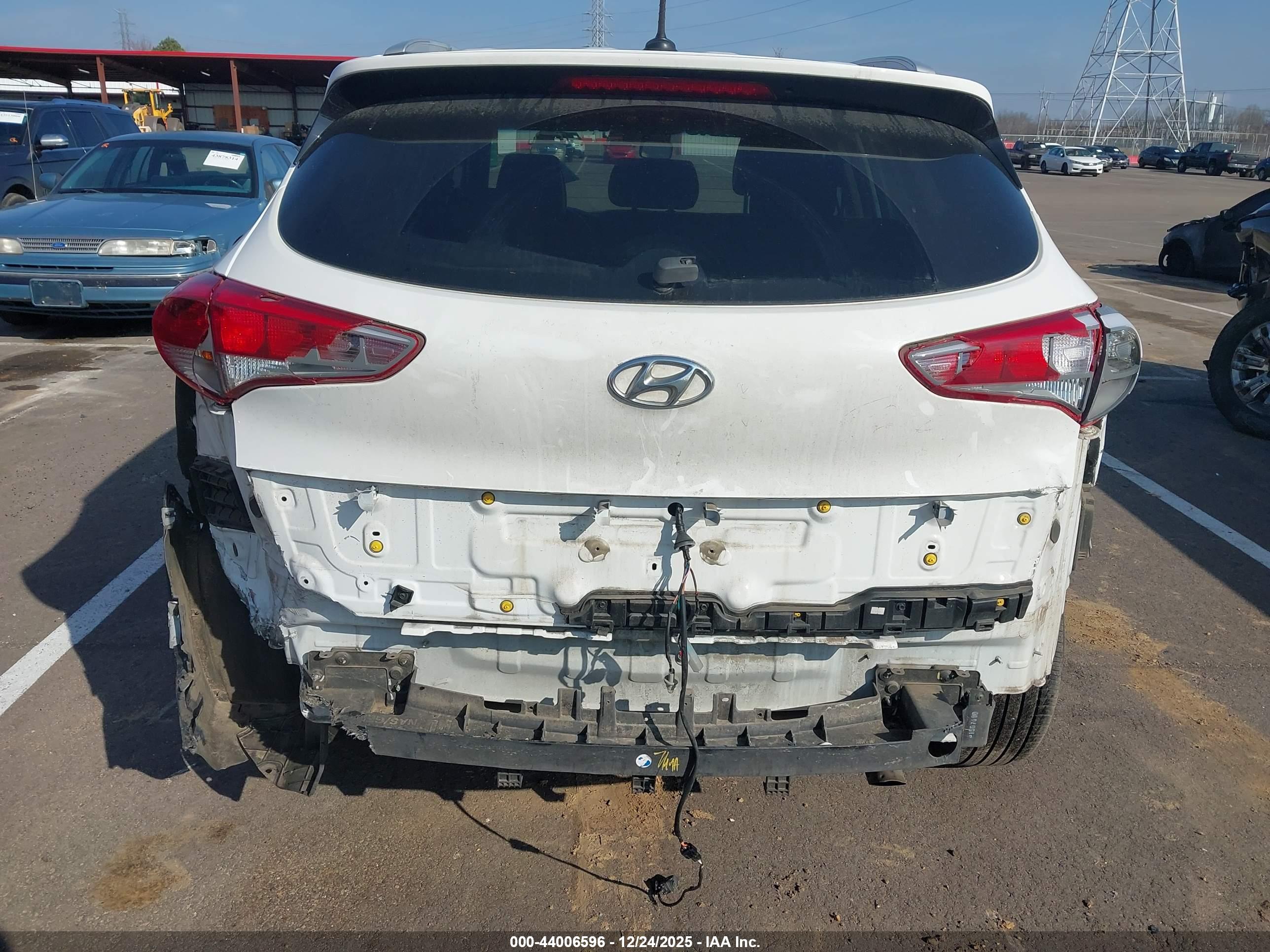 HYUNDAI TUCSON image 6