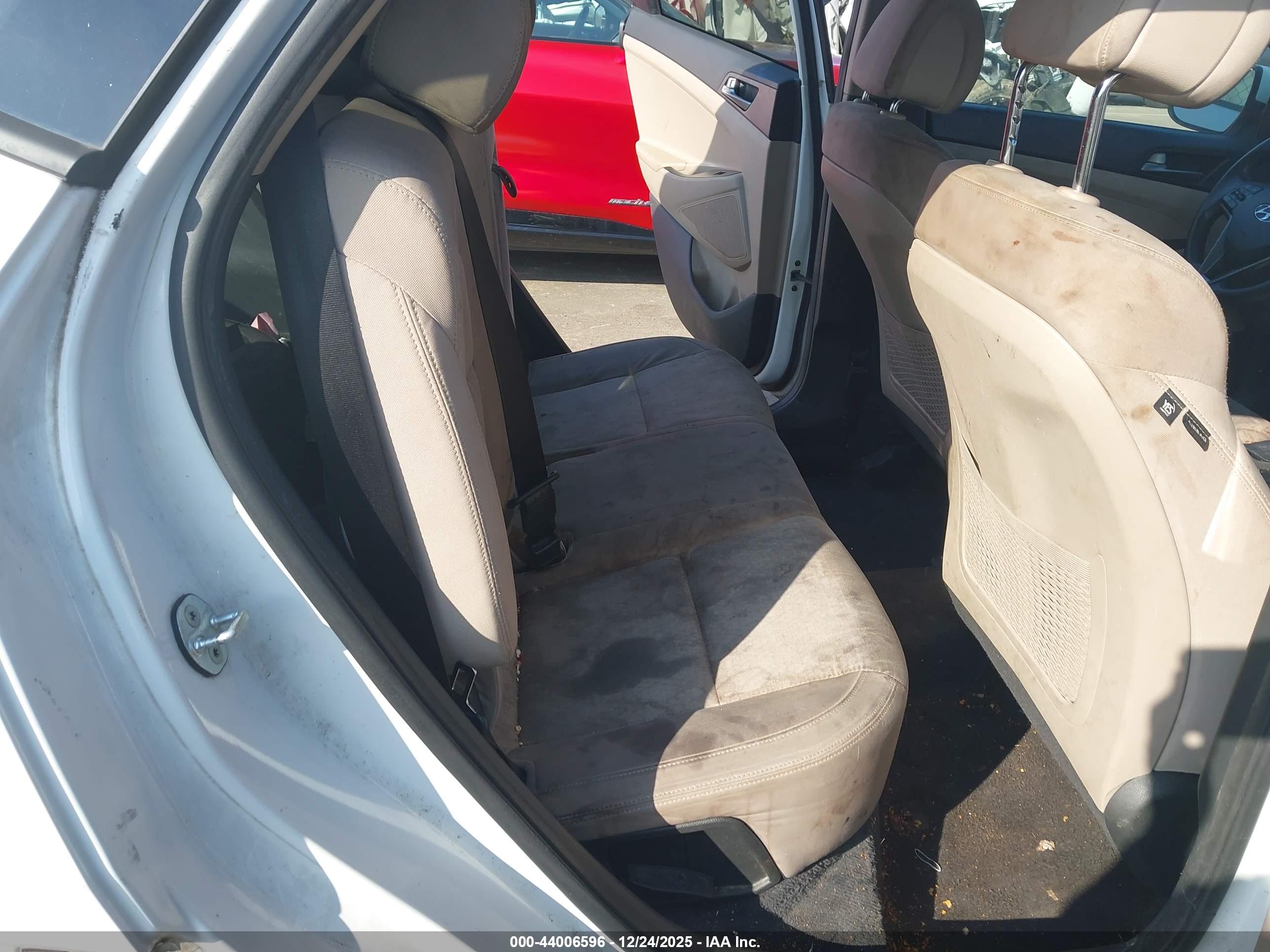 HYUNDAI TUCSON image 8