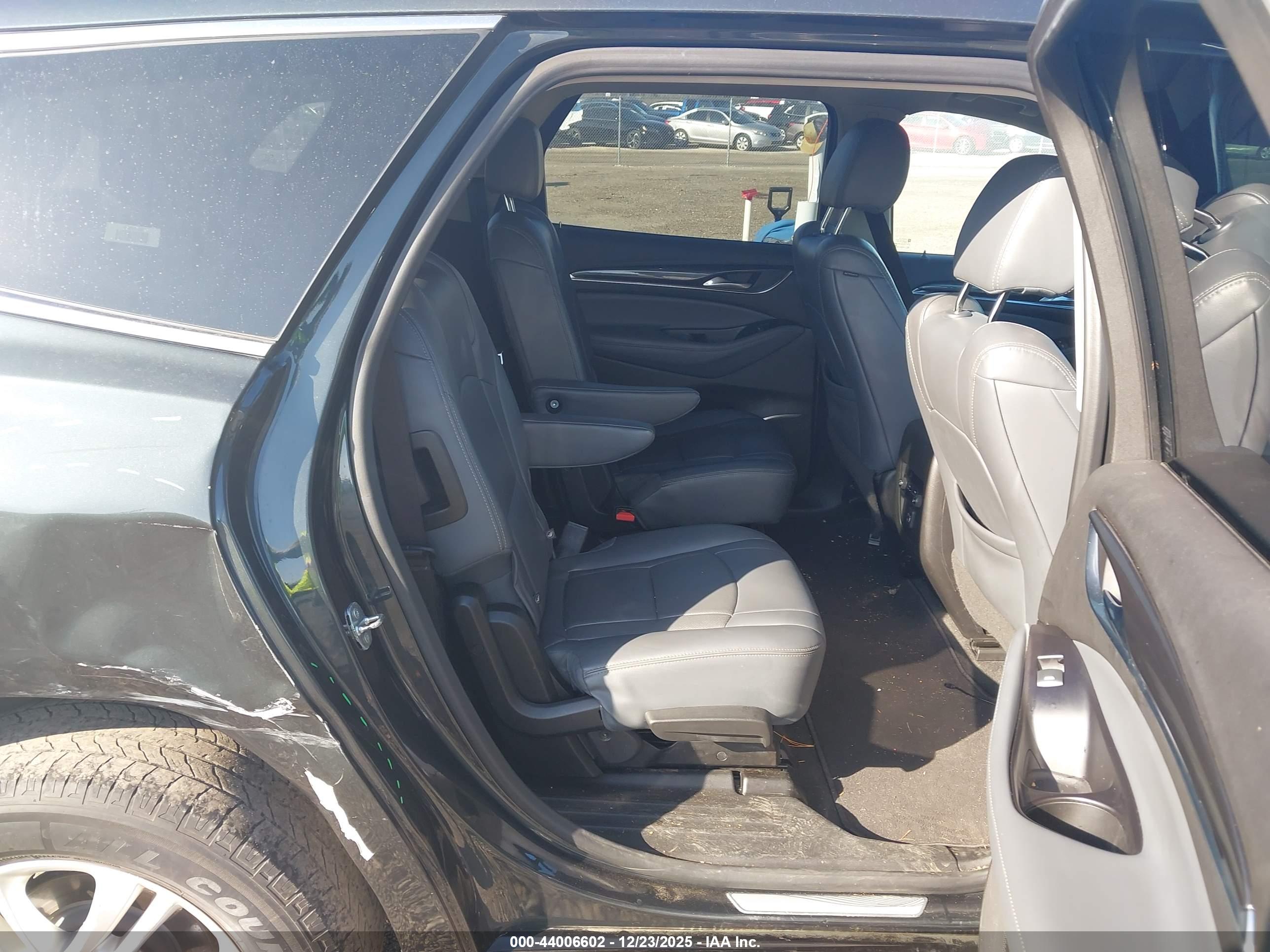 BUICK ENCLAVE image 8