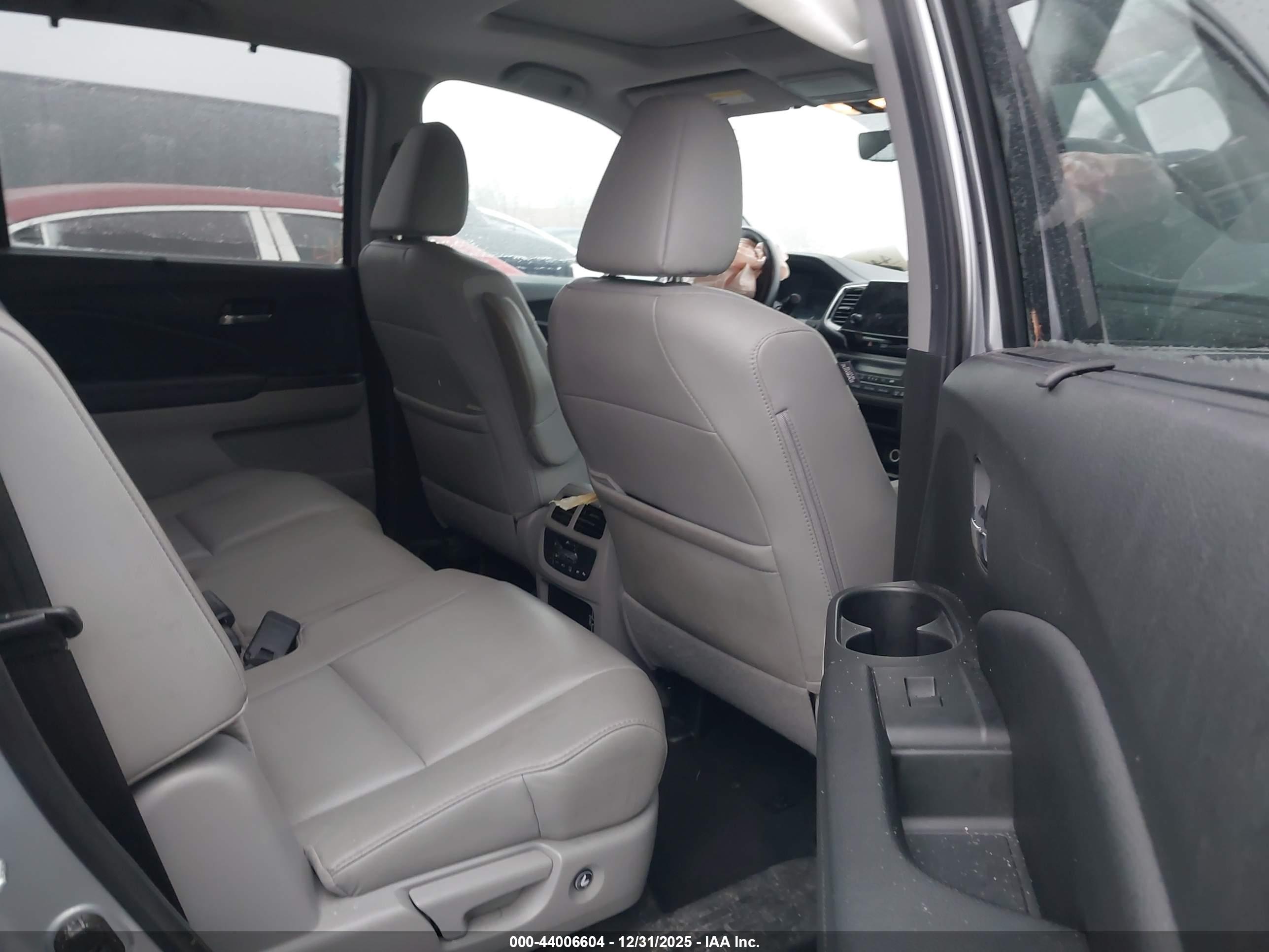 HONDA PILOT image 8