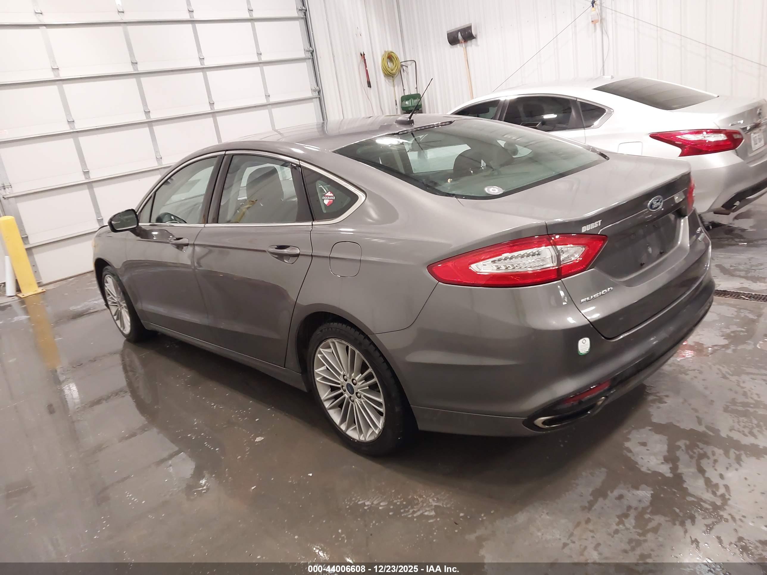 FORD FUSION image 3