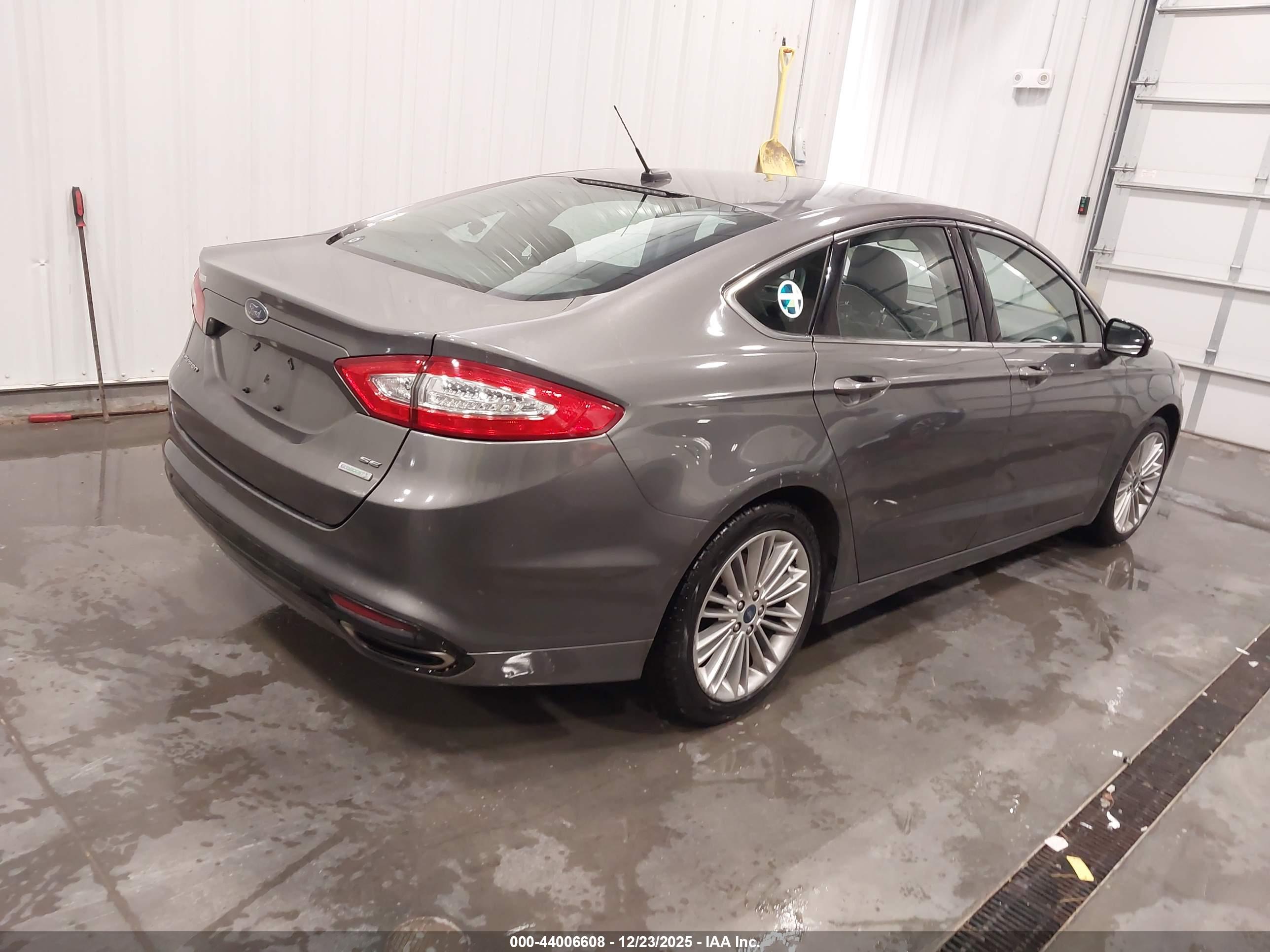 FORD FUSION image 4