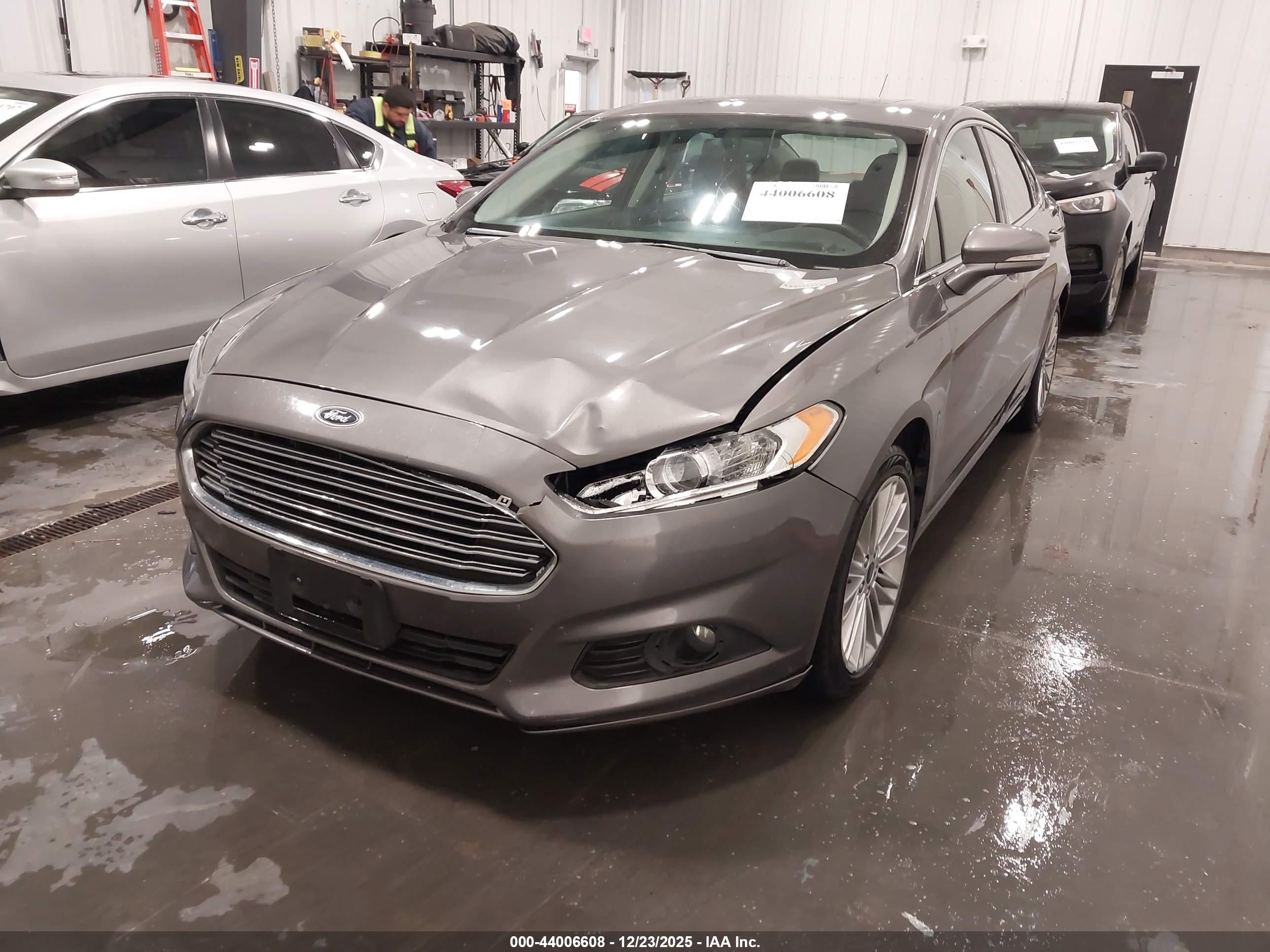FORD FUSION image 6