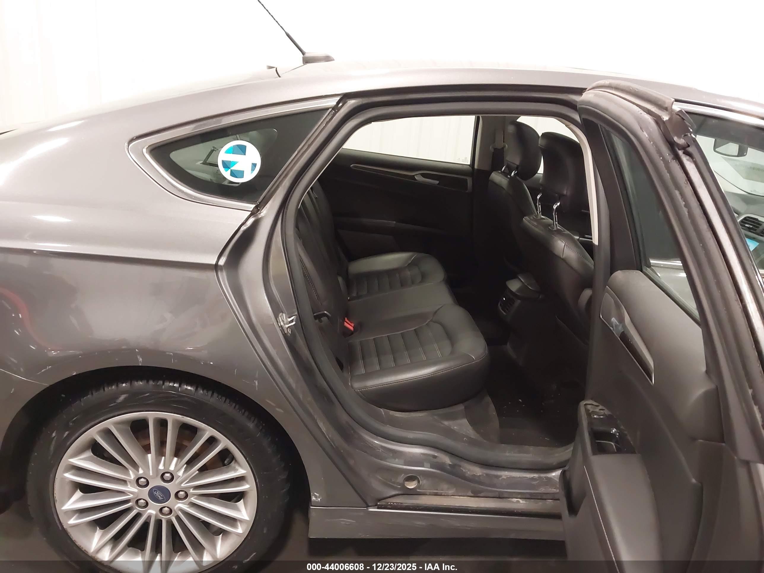FORD FUSION image 8