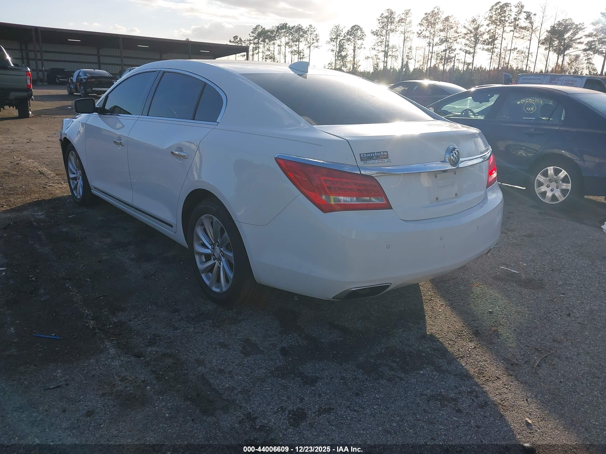 BUICK LACROSSE image 3