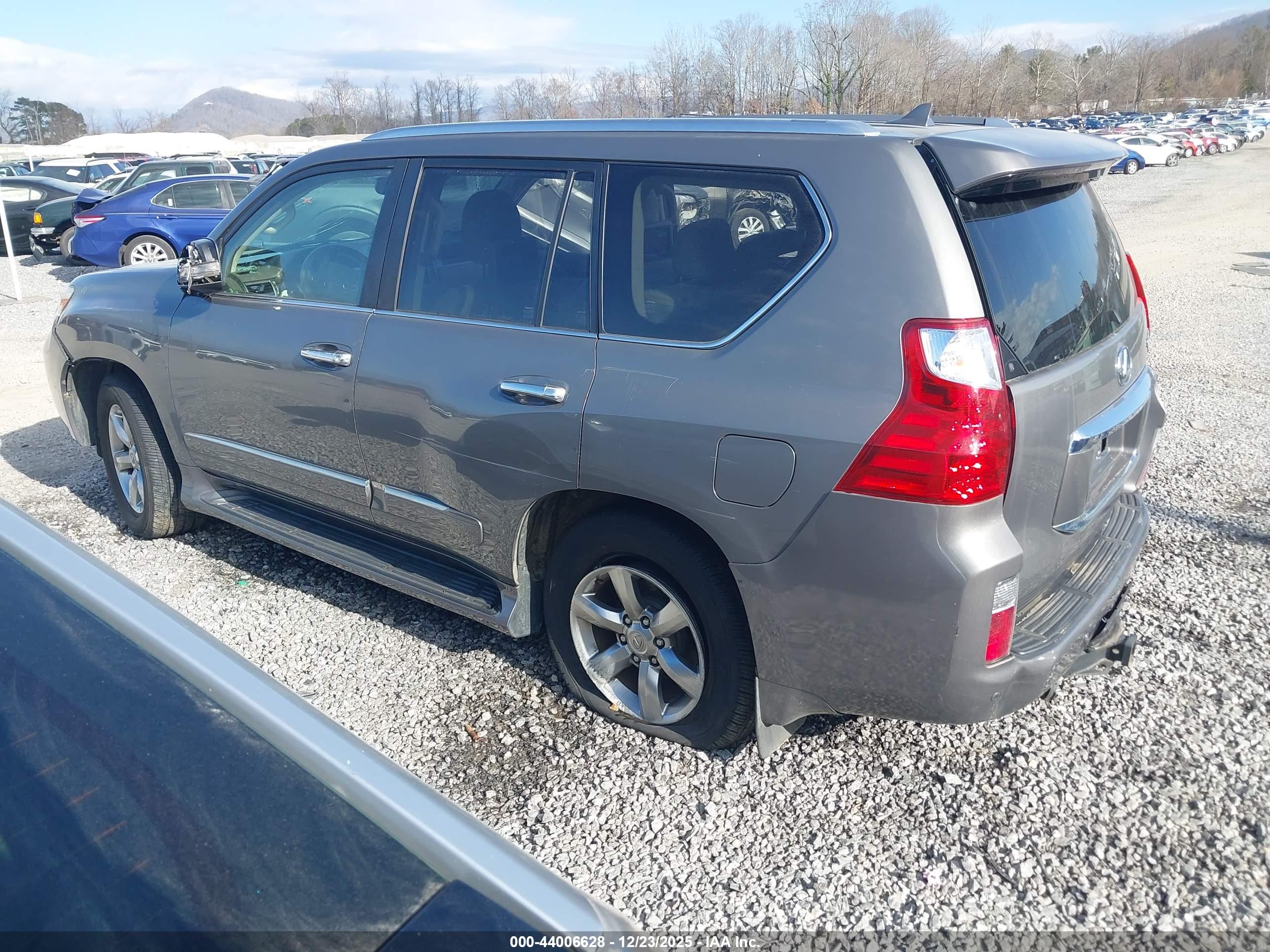 LEXUS GX image 3