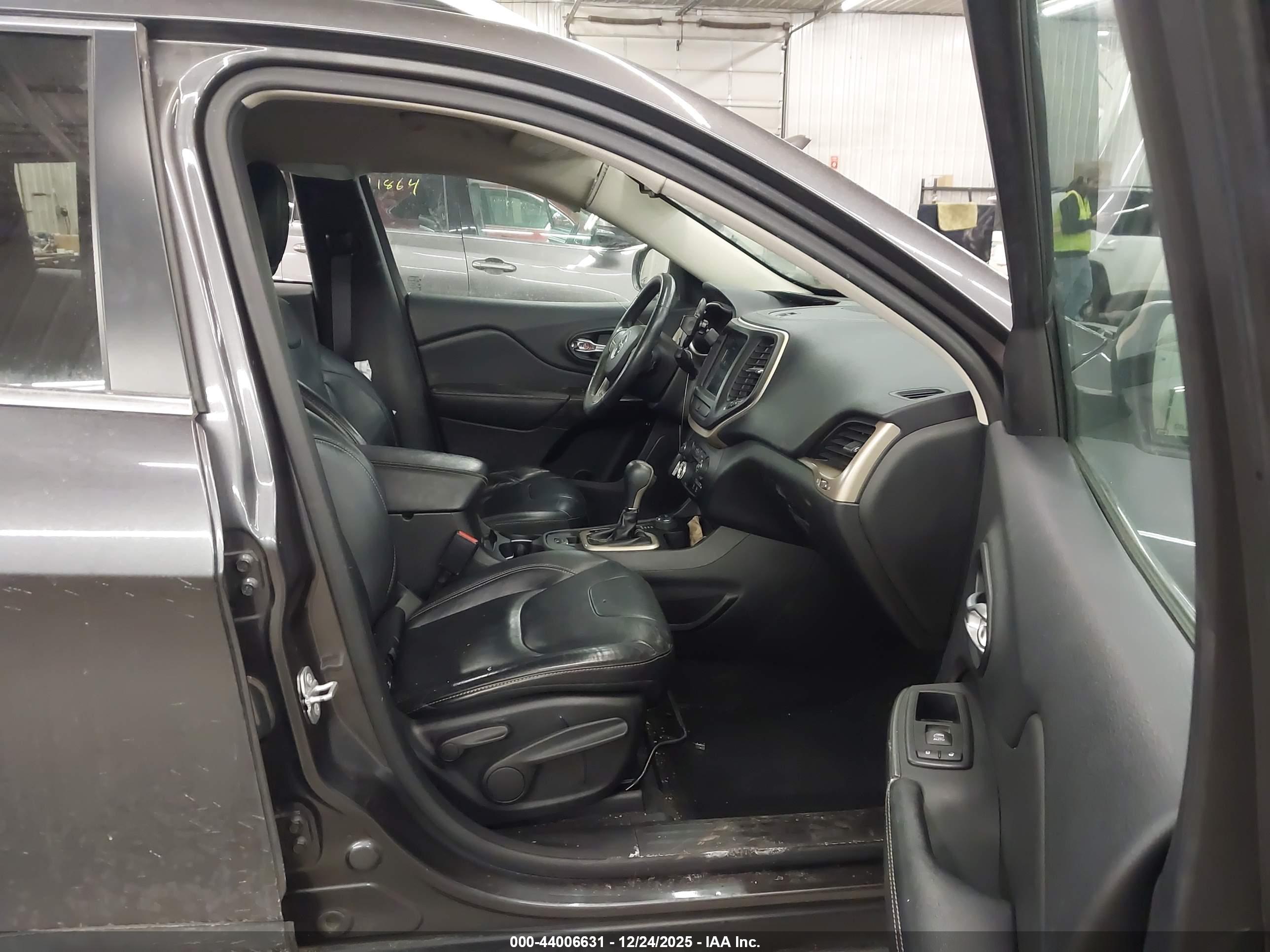 JEEP CHEROKEE image 5