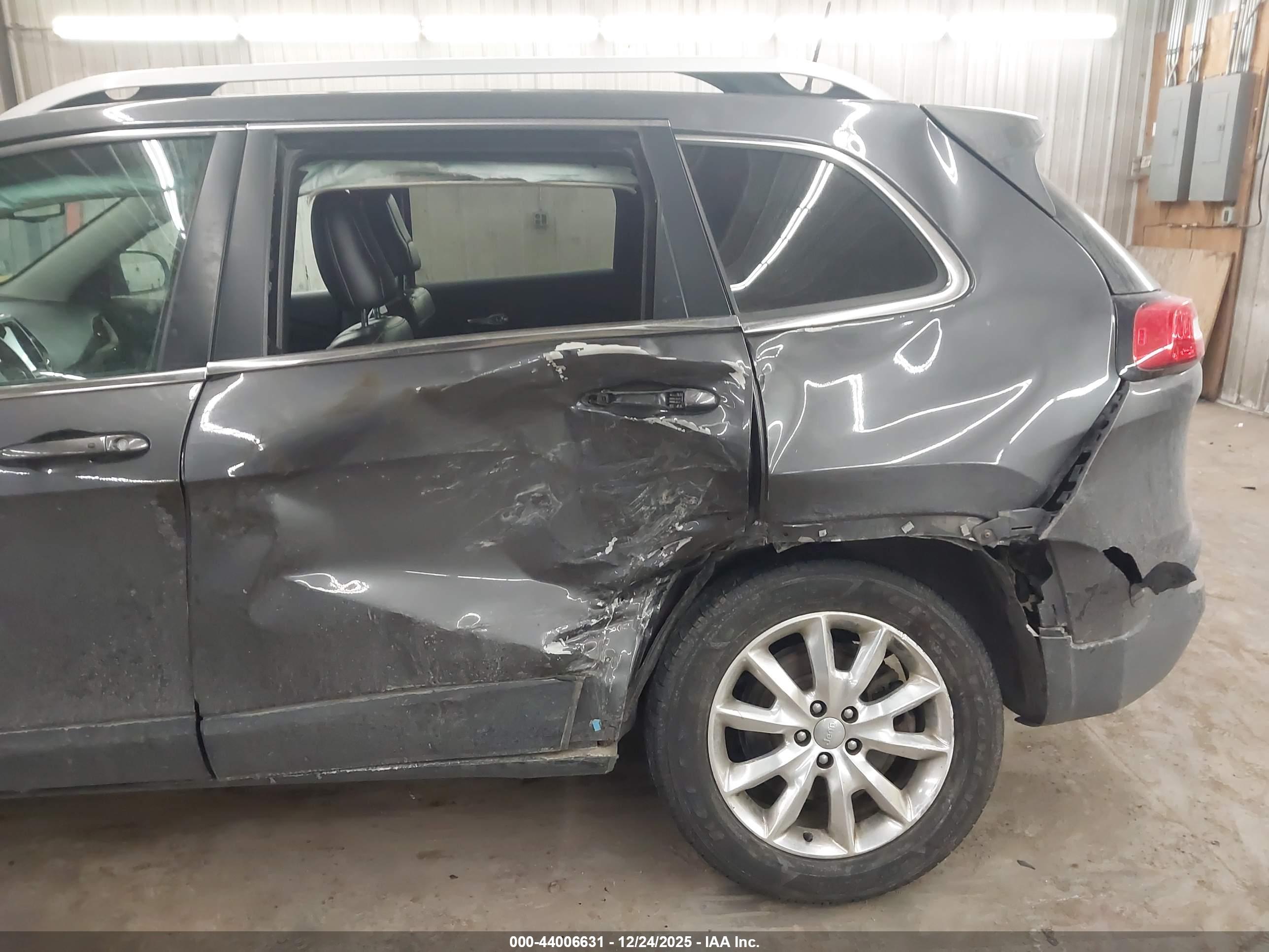 JEEP CHEROKEE image 6