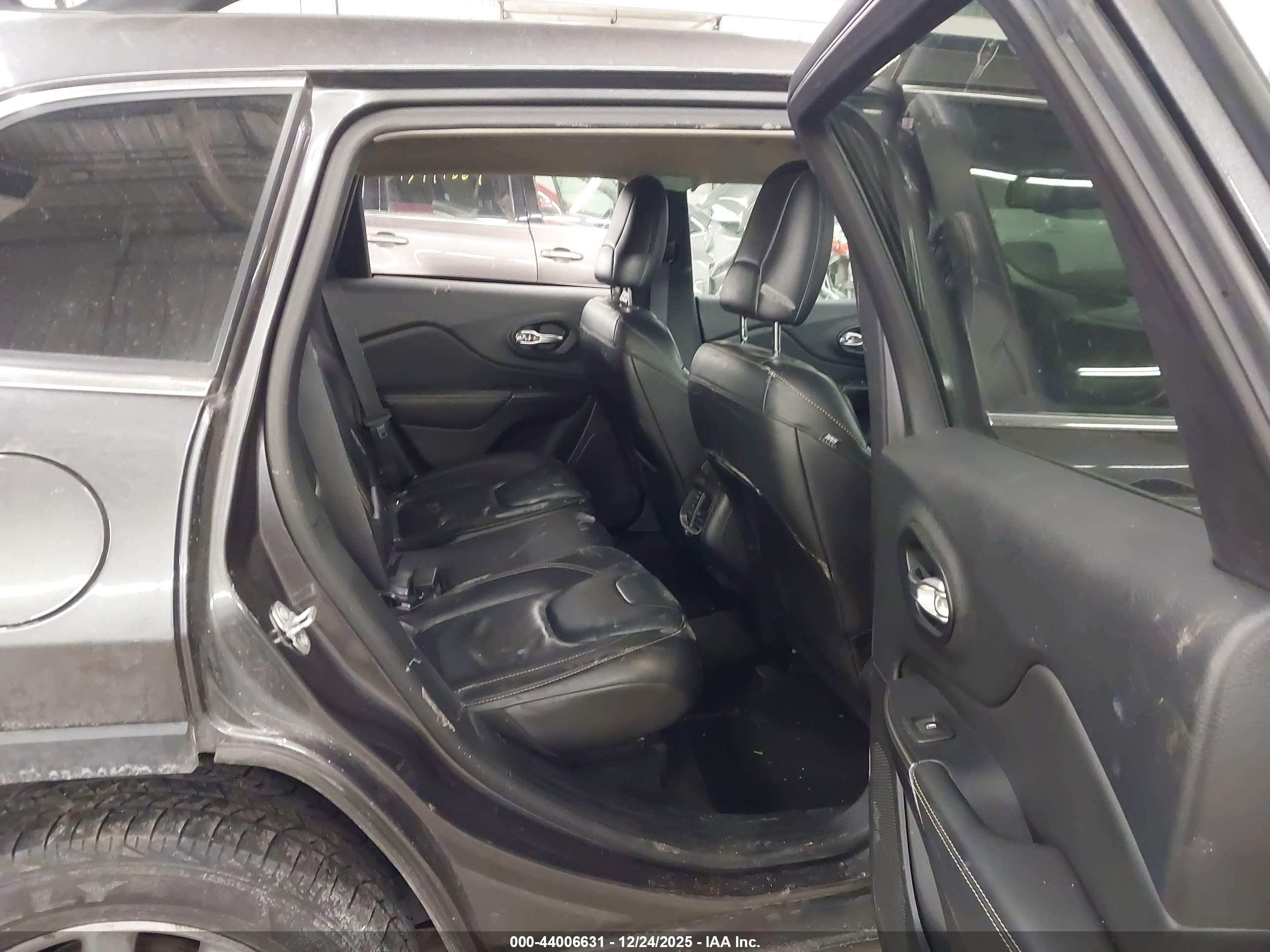 JEEP CHEROKEE image 8