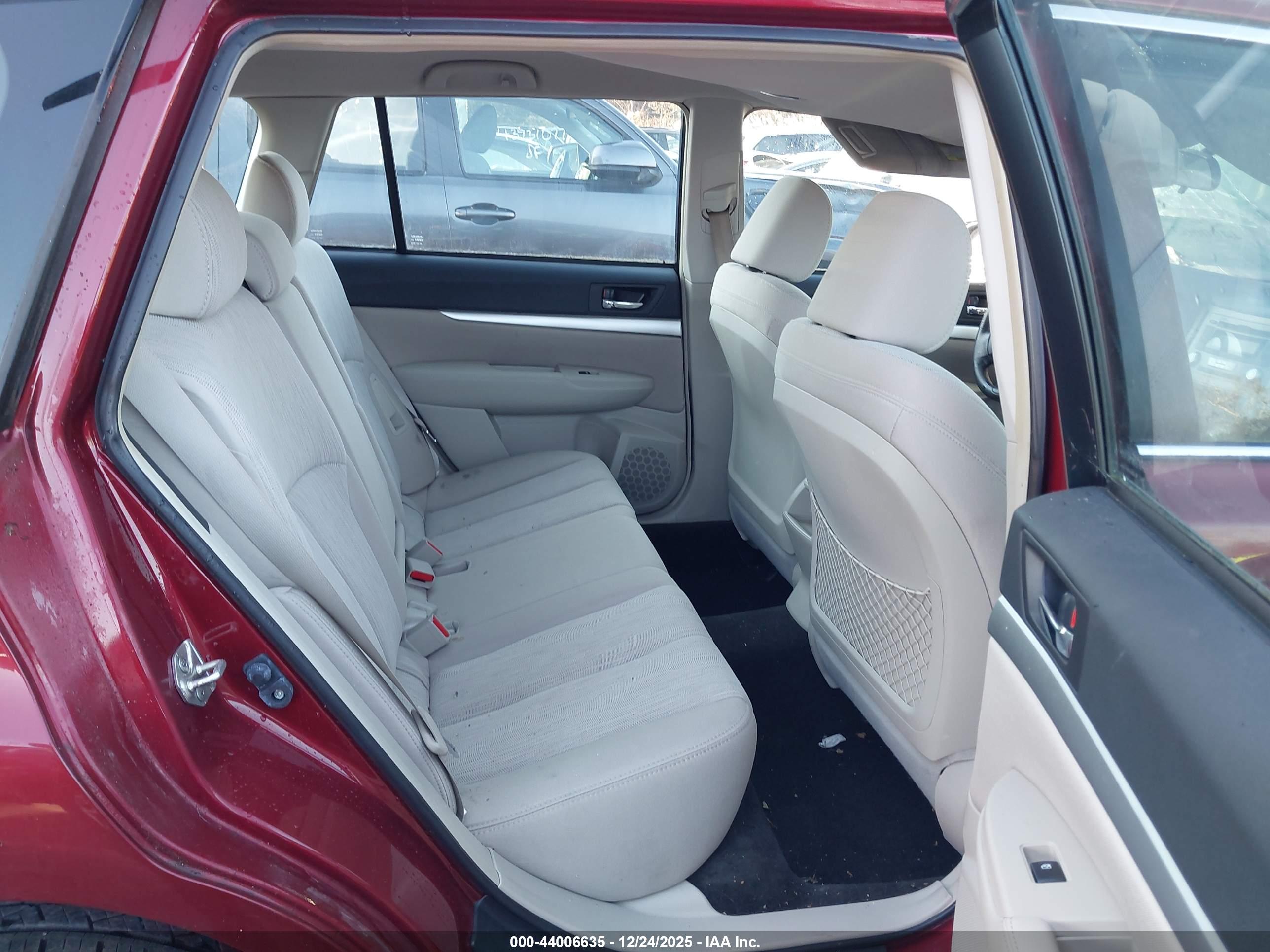 SUBARU OUTBACK image 8